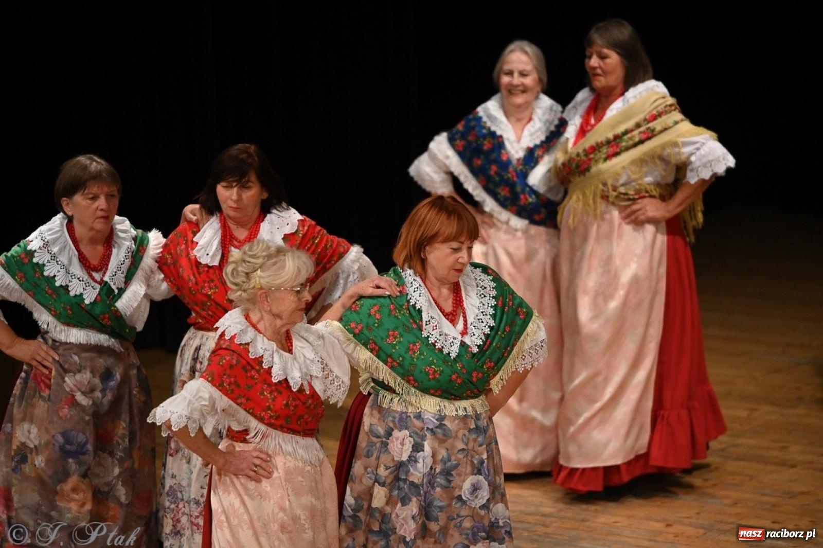 Zdjęcie w galerii na portalu naszraciborz.pl: 70. urodziny Zespołu Pieśni i Tańca Strzecha. Koncert jubileuszowy w RCK [FOTO i WIDEO] wiadomości z regionu