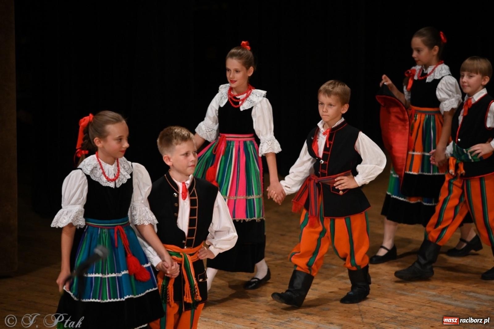 Zdjęcie w galerii na portalu naszraciborz.pl: 70. urodziny Zespołu Pieśni i Tańca Strzecha. Koncert jubileuszowy w RCK [FOTO i WIDEO] wiadomości z regionu