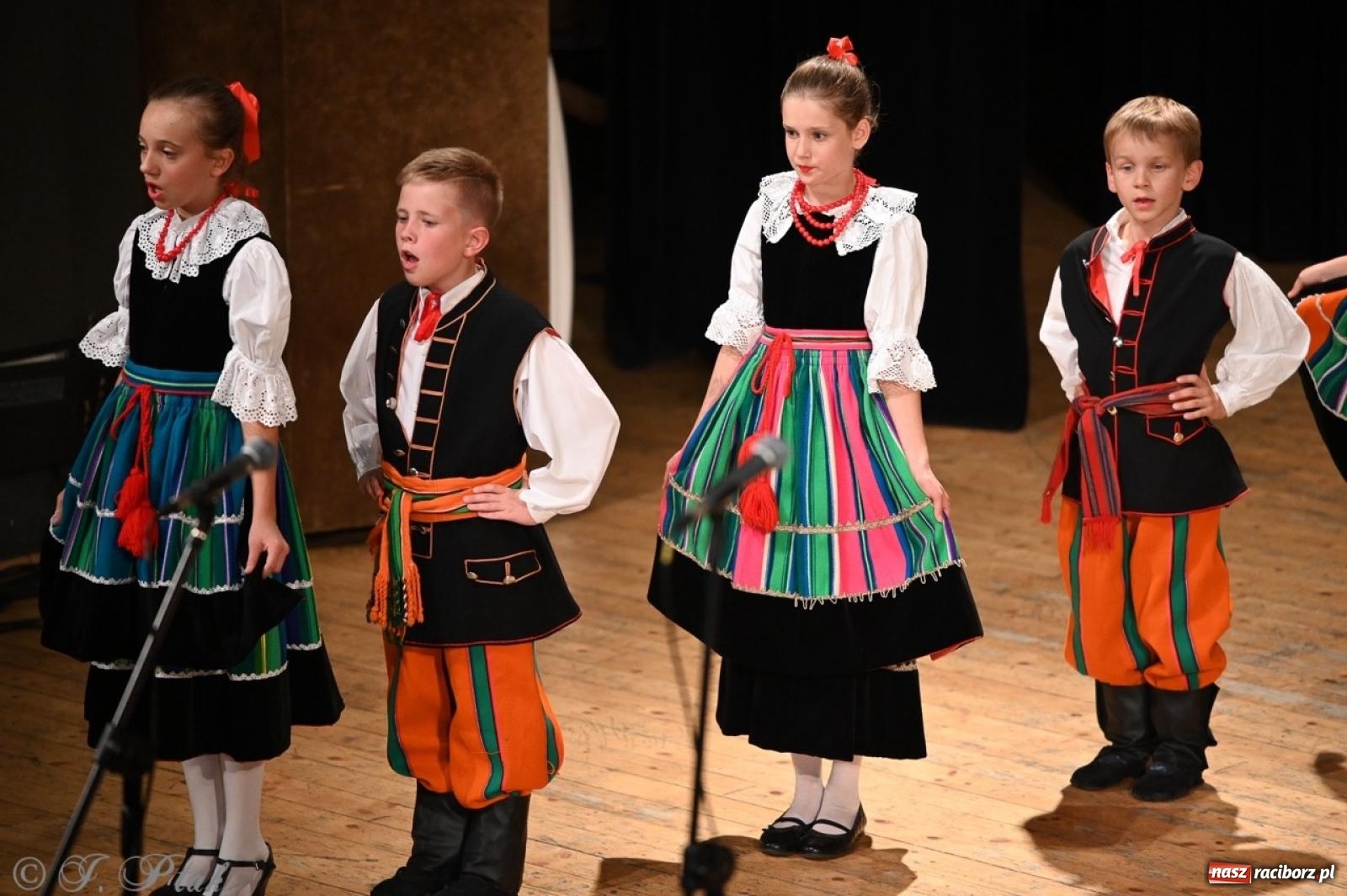 Zdjęcie w galerii na portalu naszraciborz.pl: 70. urodziny Zespołu Pieśni i Tańca Strzecha. Koncert jubileuszowy w RCK [FOTO i WIDEO] wiadomości z regionu