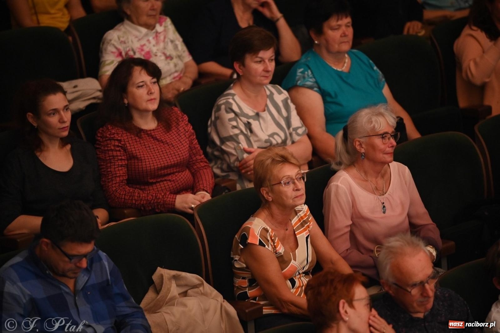 Zdjęcie w galerii na portalu naszraciborz.pl: 70. urodziny Zespołu Pieśni i Tańca Strzecha. Koncert jubileuszowy w RCK [FOTO i WIDEO] wiadomości z regionu