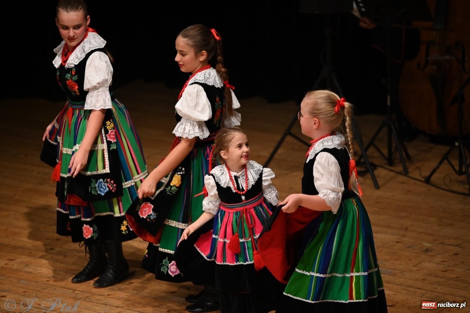 Zdjęcie w galerii na portalu naszraciborz.pl: 70. urodziny Zespołu Pieśni i Tańca Strzecha. Koncert jubileuszowy w RCK [FOTO i WIDEO] wiadomości z regionu