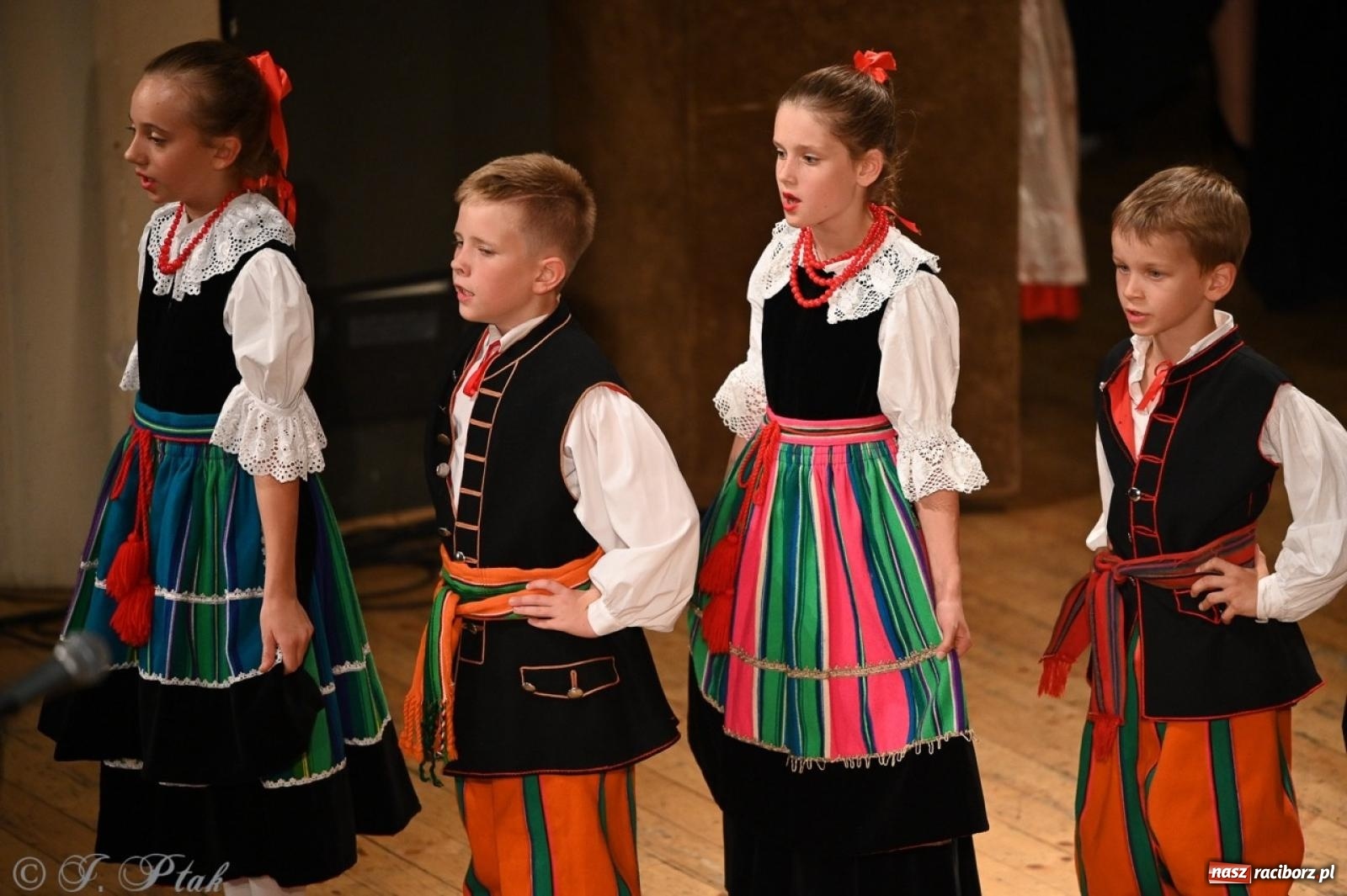 Zdjęcie w galerii na portalu naszraciborz.pl: 70. urodziny Zespołu Pieśni i Tańca Strzecha. Koncert jubileuszowy w RCK [FOTO i WIDEO] wiadomości z regionu