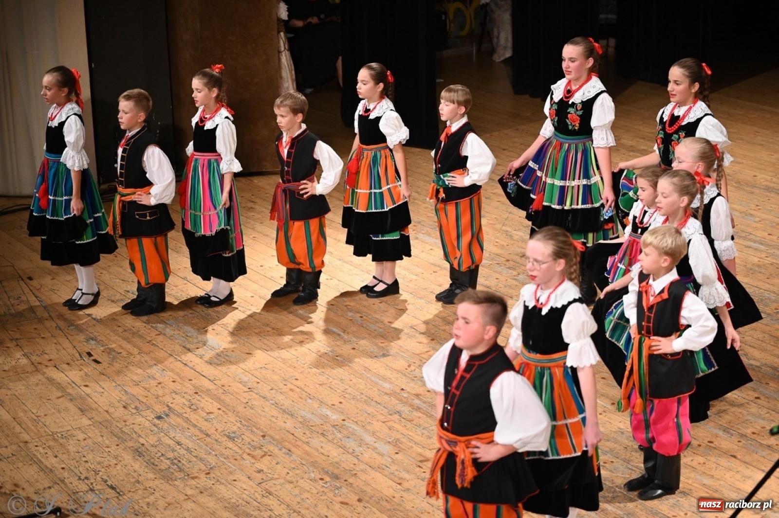 Zdjęcie w galerii na portalu naszraciborz.pl: 70. urodziny Zespołu Pieśni i Tańca Strzecha. Koncert jubileuszowy w RCK [FOTO i WIDEO] wiadomości z regionu