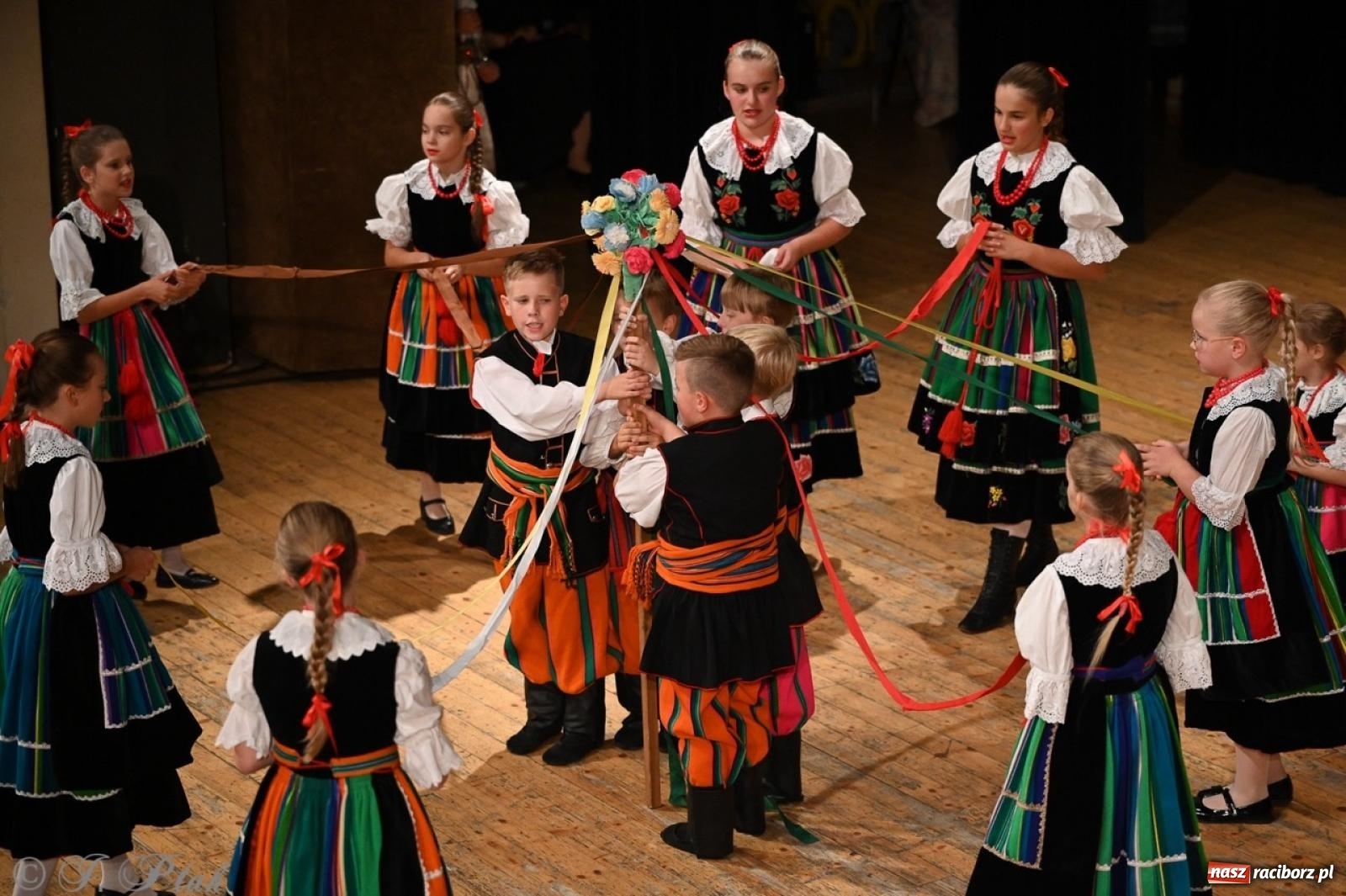 Zdjęcie w galerii na portalu naszraciborz.pl: 70. urodziny Zespołu Pieśni i Tańca Strzecha. Koncert jubileuszowy w RCK [FOTO i WIDEO] wiadomości z regionu