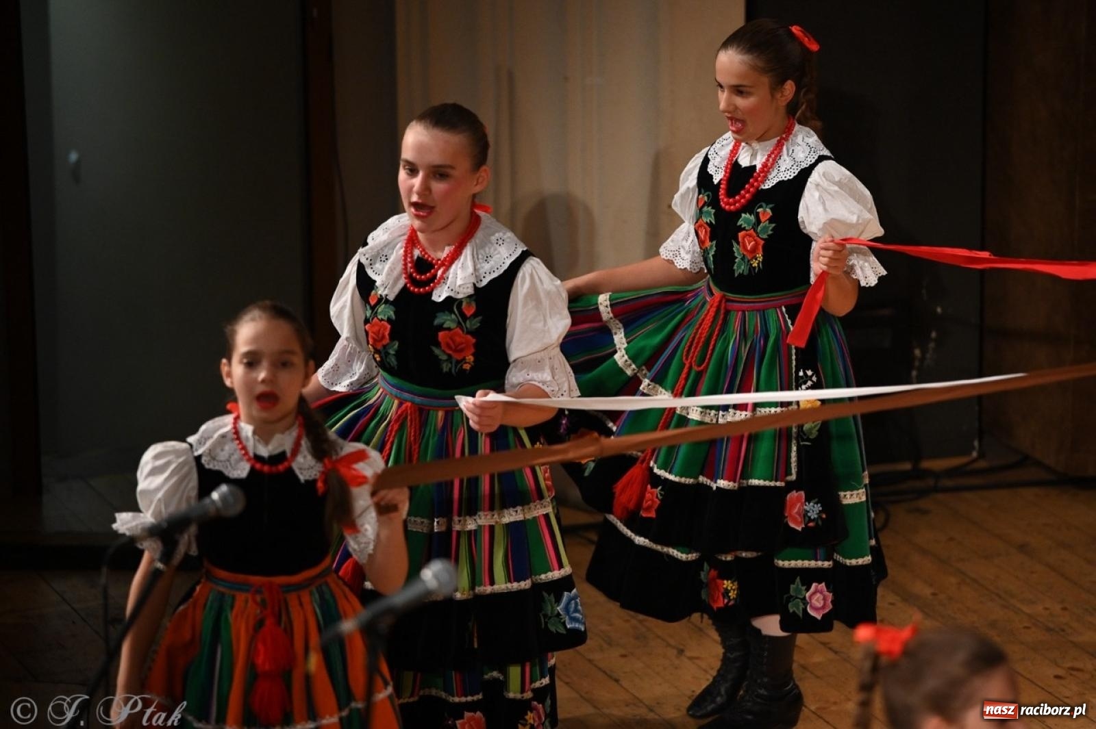 Zdjęcie w galerii na portalu naszraciborz.pl: 70. urodziny Zespołu Pieśni i Tańca Strzecha. Koncert jubileuszowy w RCK [FOTO i WIDEO] wiadomości z regionu