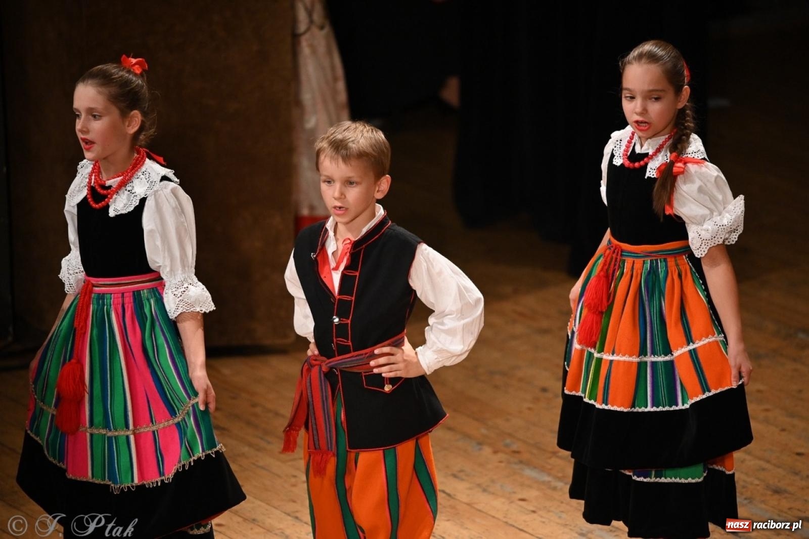 Zdjęcie w galerii na portalu naszraciborz.pl: 70. urodziny Zespołu Pieśni i Tańca Strzecha. Koncert jubileuszowy w RCK [FOTO i WIDEO] wiadomości z regionu