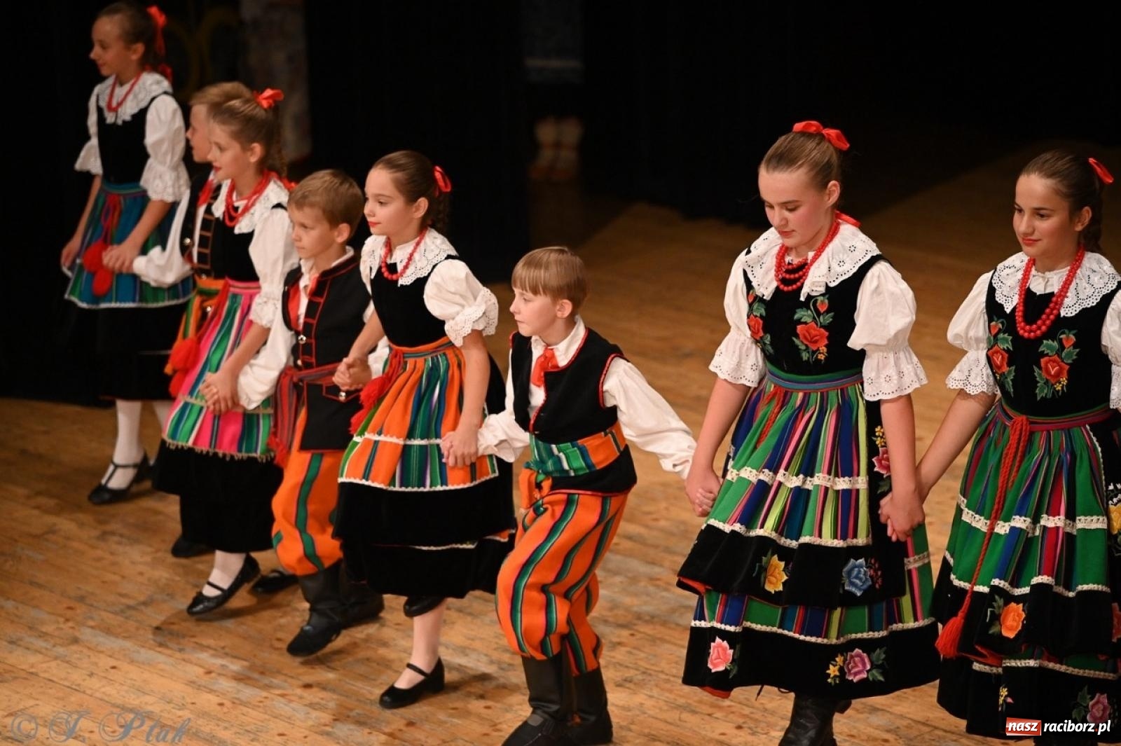 Zdjęcie w galerii na portalu naszraciborz.pl: 70. urodziny Zespołu Pieśni i Tańca Strzecha. Koncert jubileuszowy w RCK [FOTO i WIDEO] wiadomości z regionu