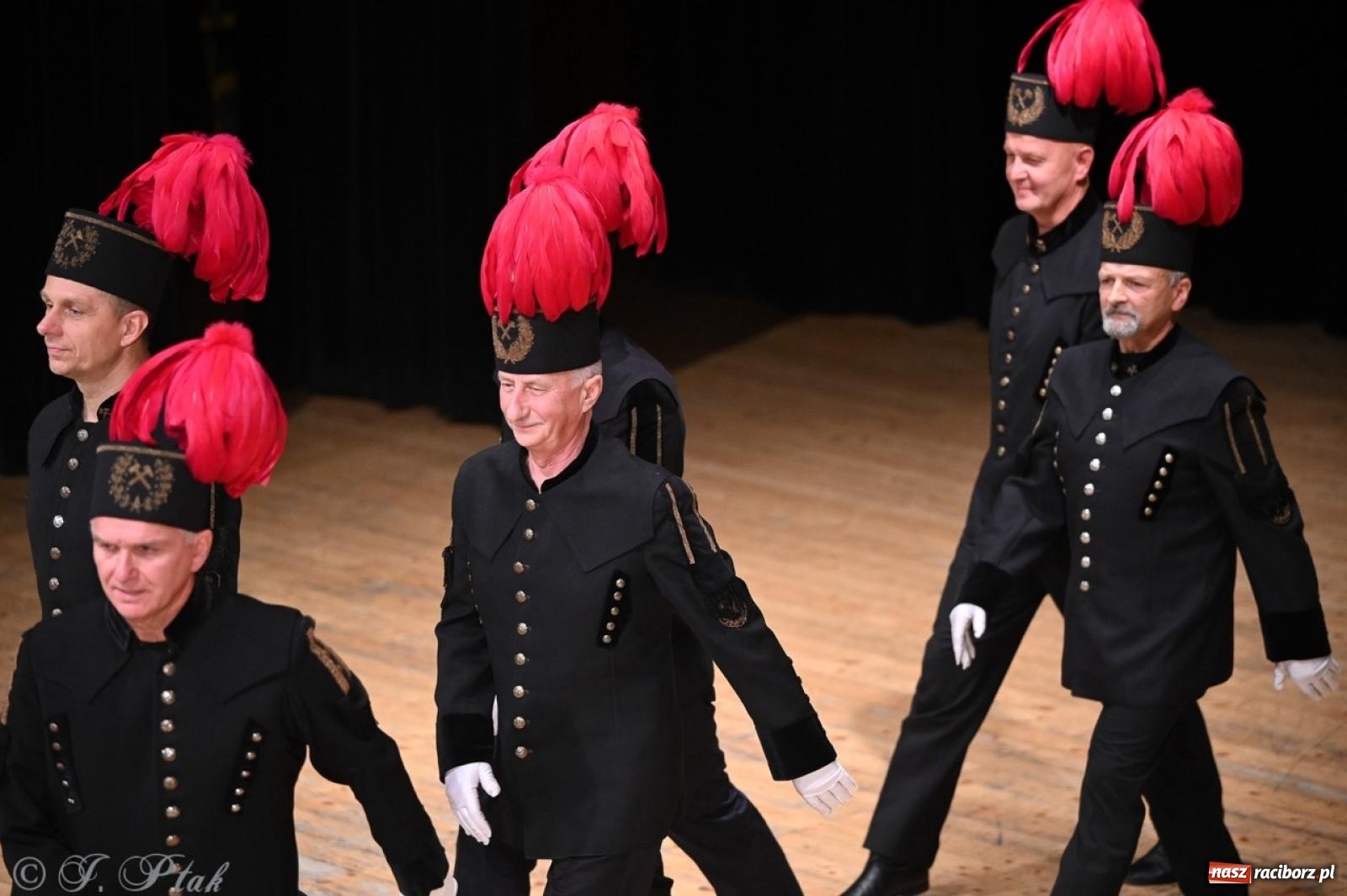 Zdjęcie w galerii na portalu naszraciborz.pl: 70. urodziny Zespołu Pieśni i Tańca Strzecha. Koncert jubileuszowy w RCK [FOTO i WIDEO] wiadomości z regionu