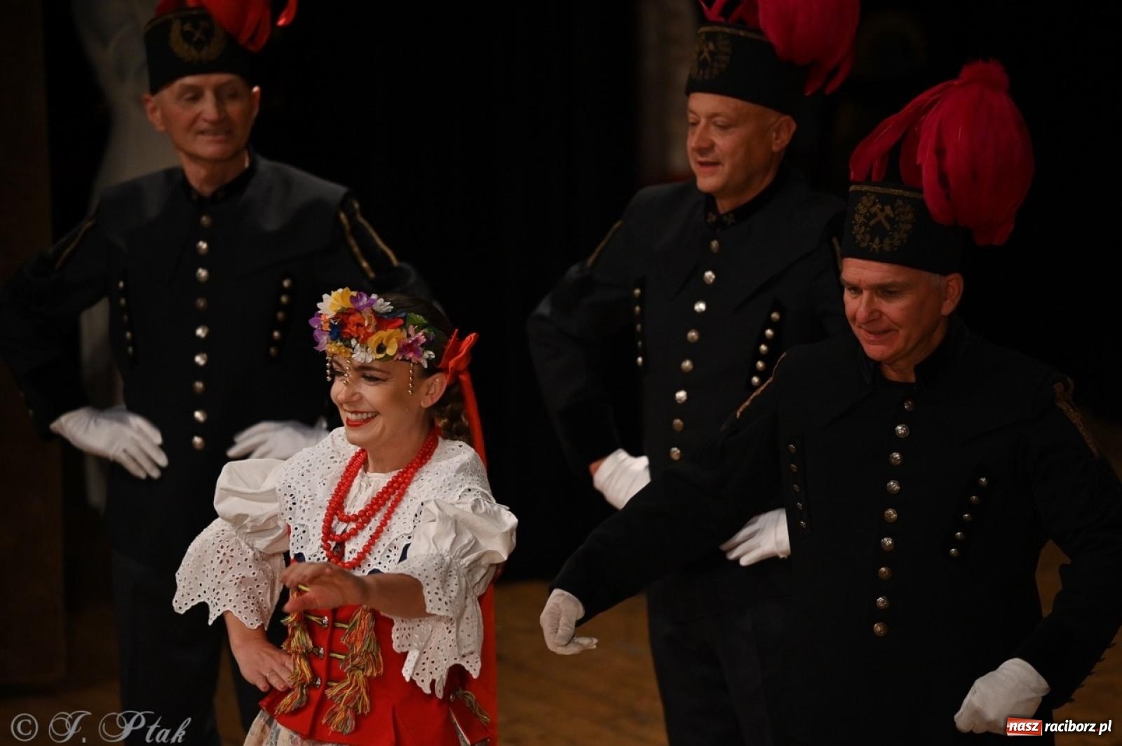 Zdjęcie w galerii na portalu naszraciborz.pl: 70. urodziny Zespołu Pieśni i Tańca Strzecha. Koncert jubileuszowy w RCK [FOTO i WIDEO] wiadomości z regionu