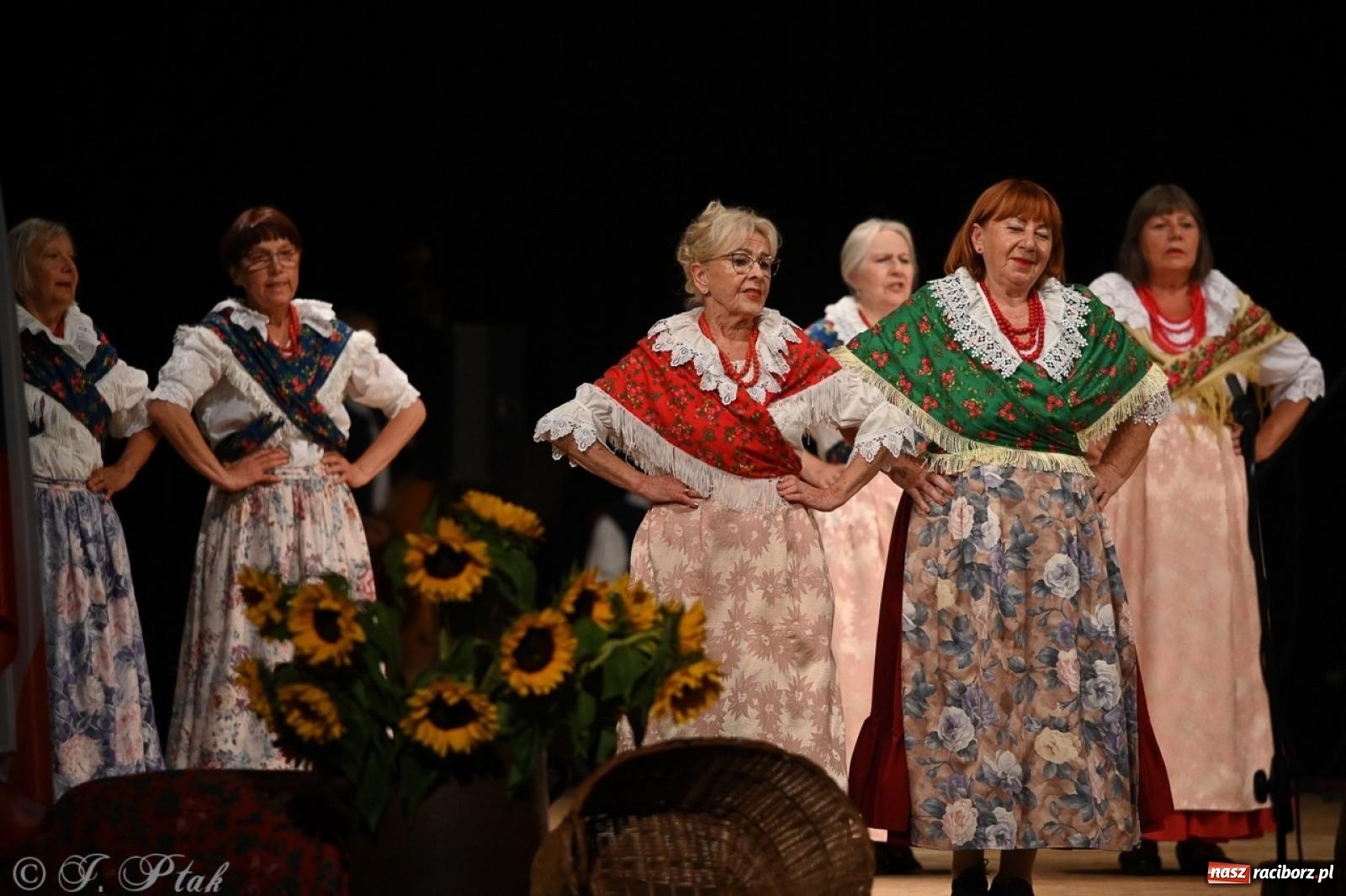 Zdjęcie w galerii na portalu naszraciborz.pl: 70. urodziny Zespołu Pieśni i Tańca Strzecha. Koncert jubileuszowy w RCK [FOTO i WIDEO] wiadomości z regionu