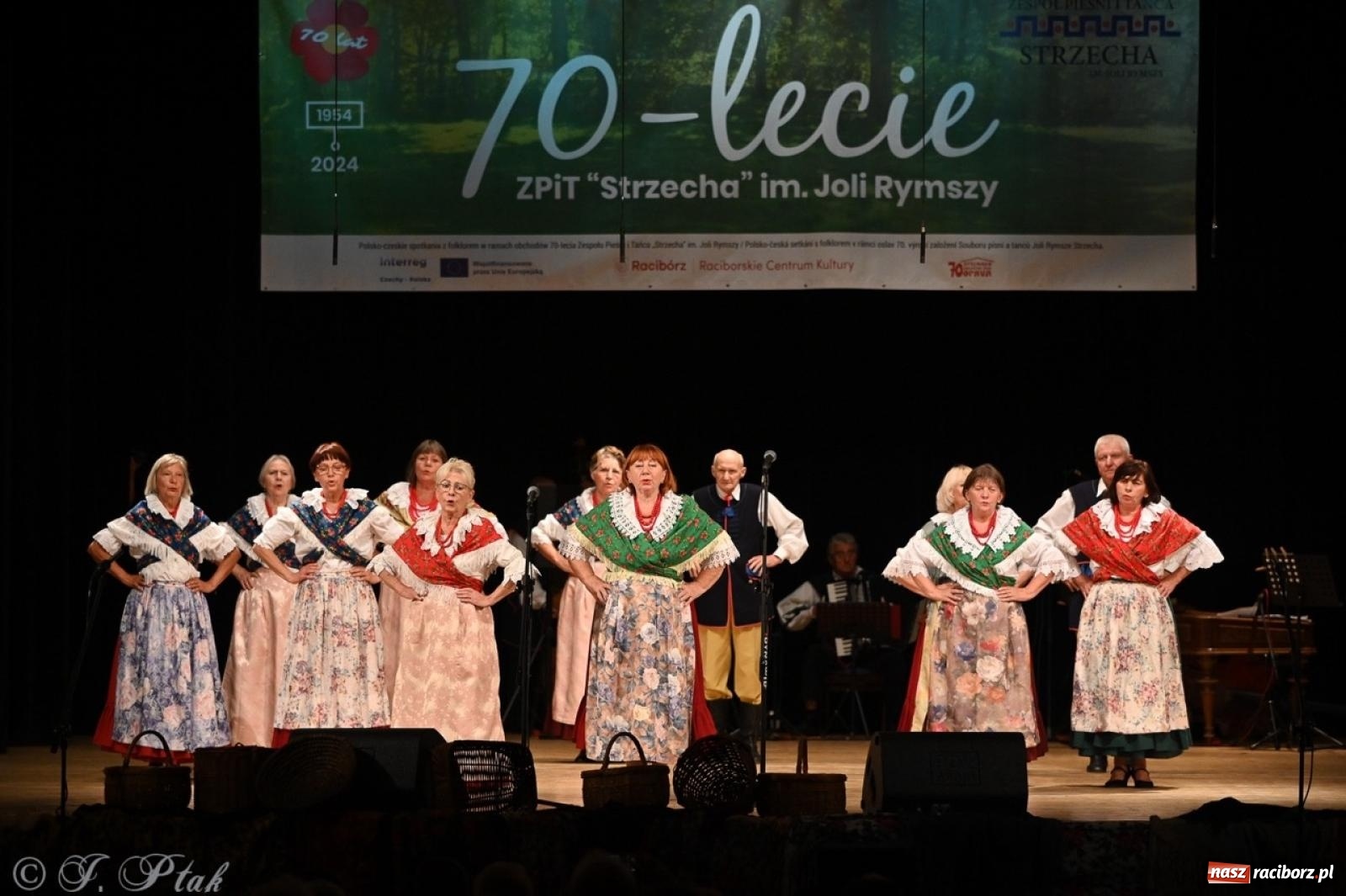 Zdjęcie w galerii na portalu naszraciborz.pl: 70. urodziny Zespołu Pieśni i Tańca Strzecha. Koncert jubileuszowy w RCK [FOTO i WIDEO] wiadomości z regionu