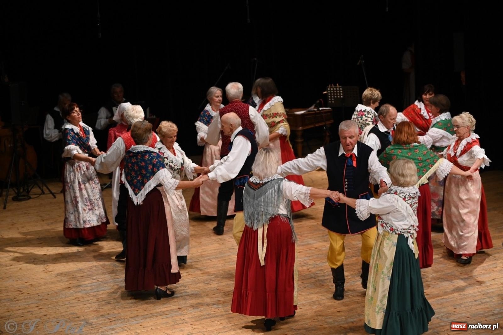 Zdjęcie w galerii na portalu naszraciborz.pl: 70. urodziny Zespołu Pieśni i Tańca Strzecha. Koncert jubileuszowy w RCK [FOTO i WIDEO] wiadomości z regionu