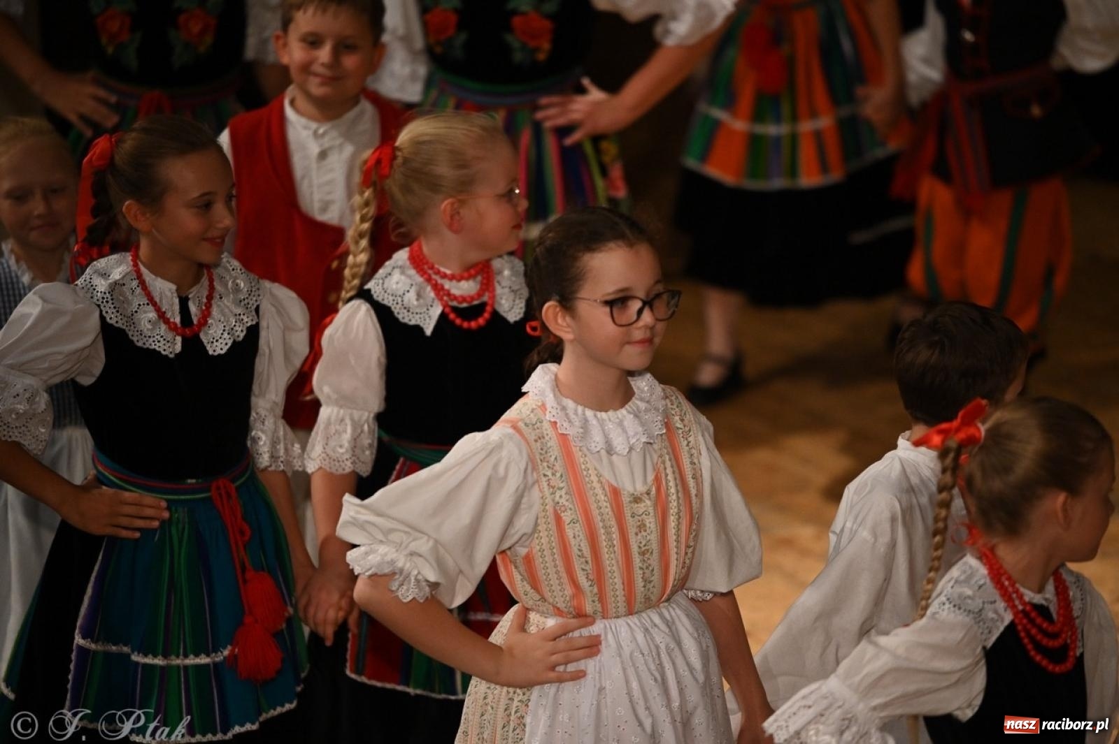 Zdjęcie w galerii na portalu naszraciborz.pl: 70. urodziny Zespołu Pieśni i Tańca Strzecha. Koncert jubileuszowy w RCK [FOTO i WIDEO] wiadomości z regionu
