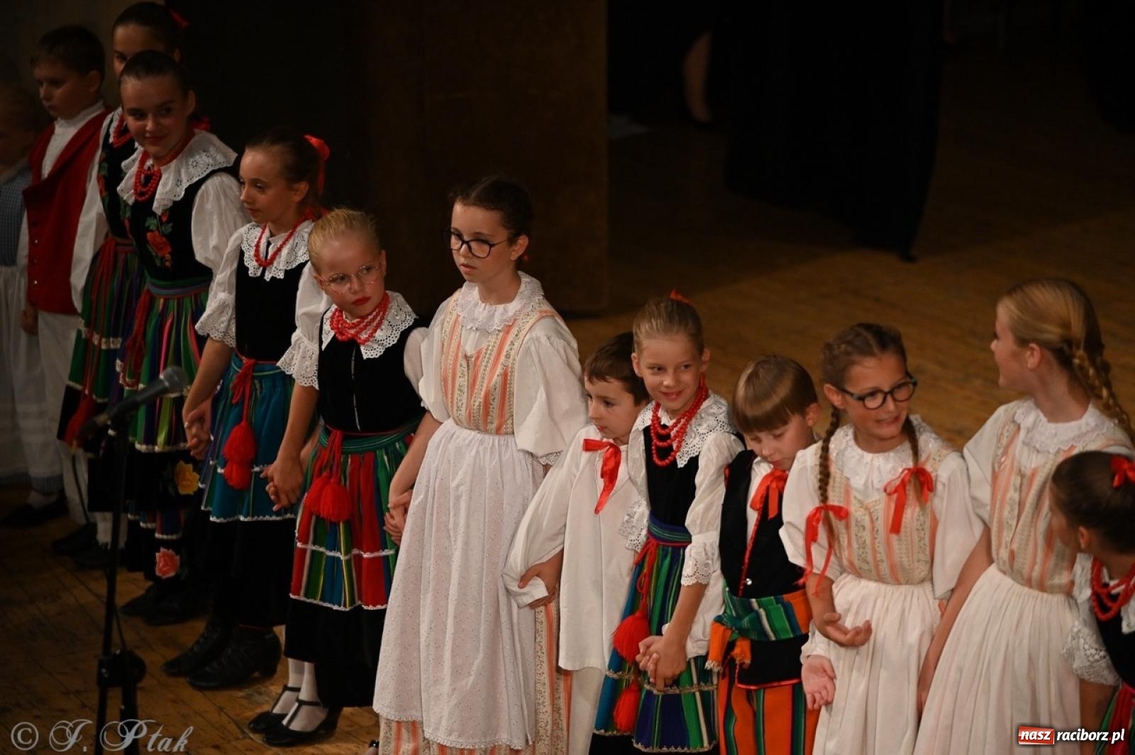 Zdjęcie w galerii na portalu naszraciborz.pl: 70. urodziny Zespołu Pieśni i Tańca Strzecha. Koncert jubileuszowy w RCK [FOTO i WIDEO] wiadomości z regionu