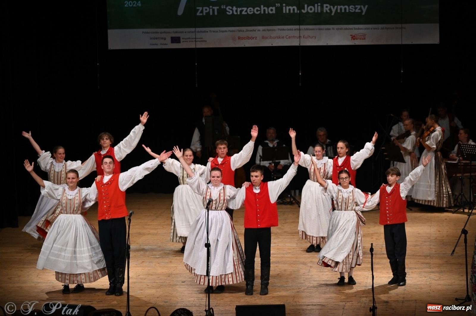 Zdjęcie w galerii na portalu naszraciborz.pl: 70. urodziny Zespołu Pieśni i Tańca Strzecha. Koncert jubileuszowy w RCK [FOTO i WIDEO] wiadomości z regionu