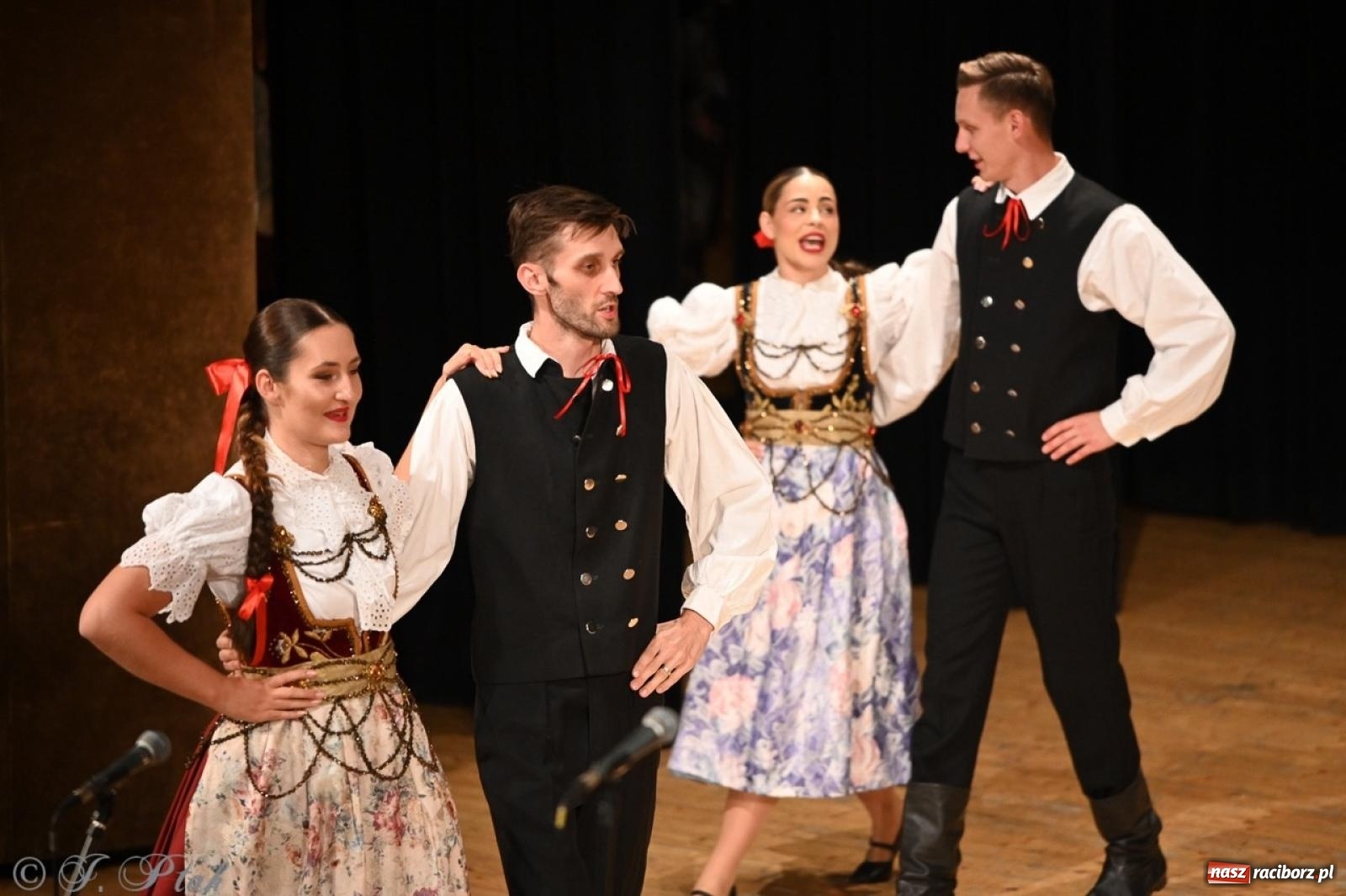 Zdjęcie w galerii na portalu naszraciborz.pl: 70. urodziny Zespołu Pieśni i Tańca Strzecha. Koncert jubileuszowy w RCK [FOTO i WIDEO] wiadomości z regionu