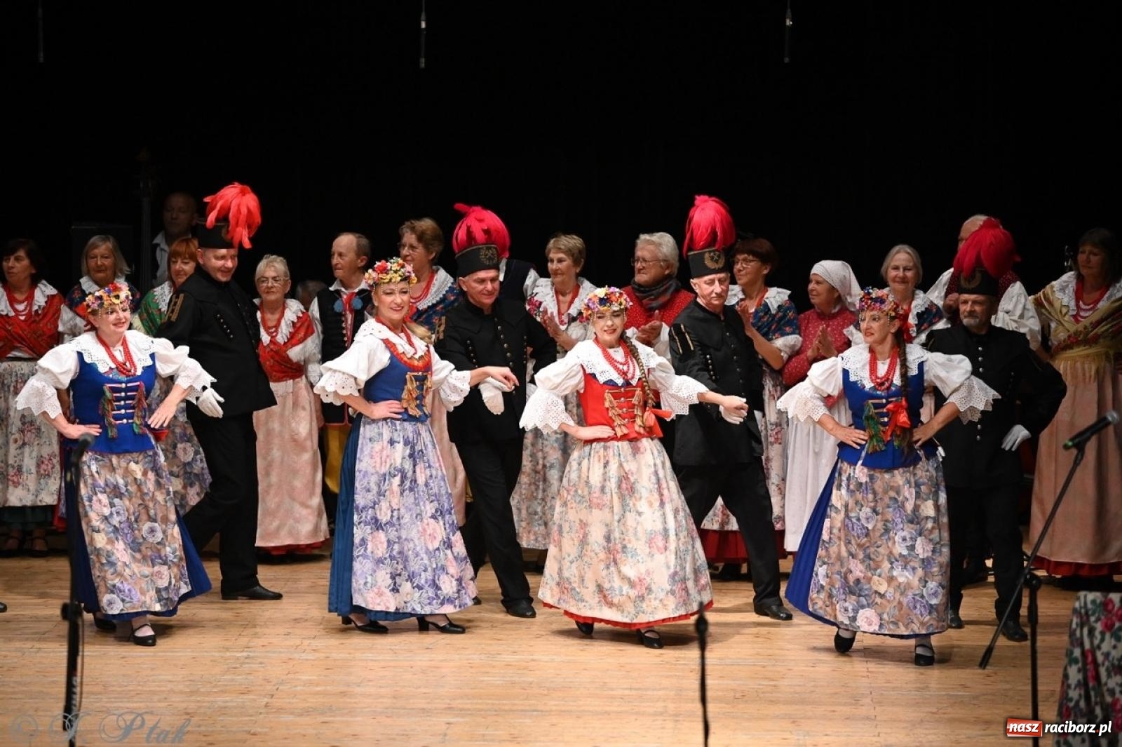 Zdjęcie w galerii na portalu naszraciborz.pl: 70. urodziny Zespołu Pieśni i Tańca Strzecha. Koncert jubileuszowy w RCK [FOTO i WIDEO] wiadomości z regionu