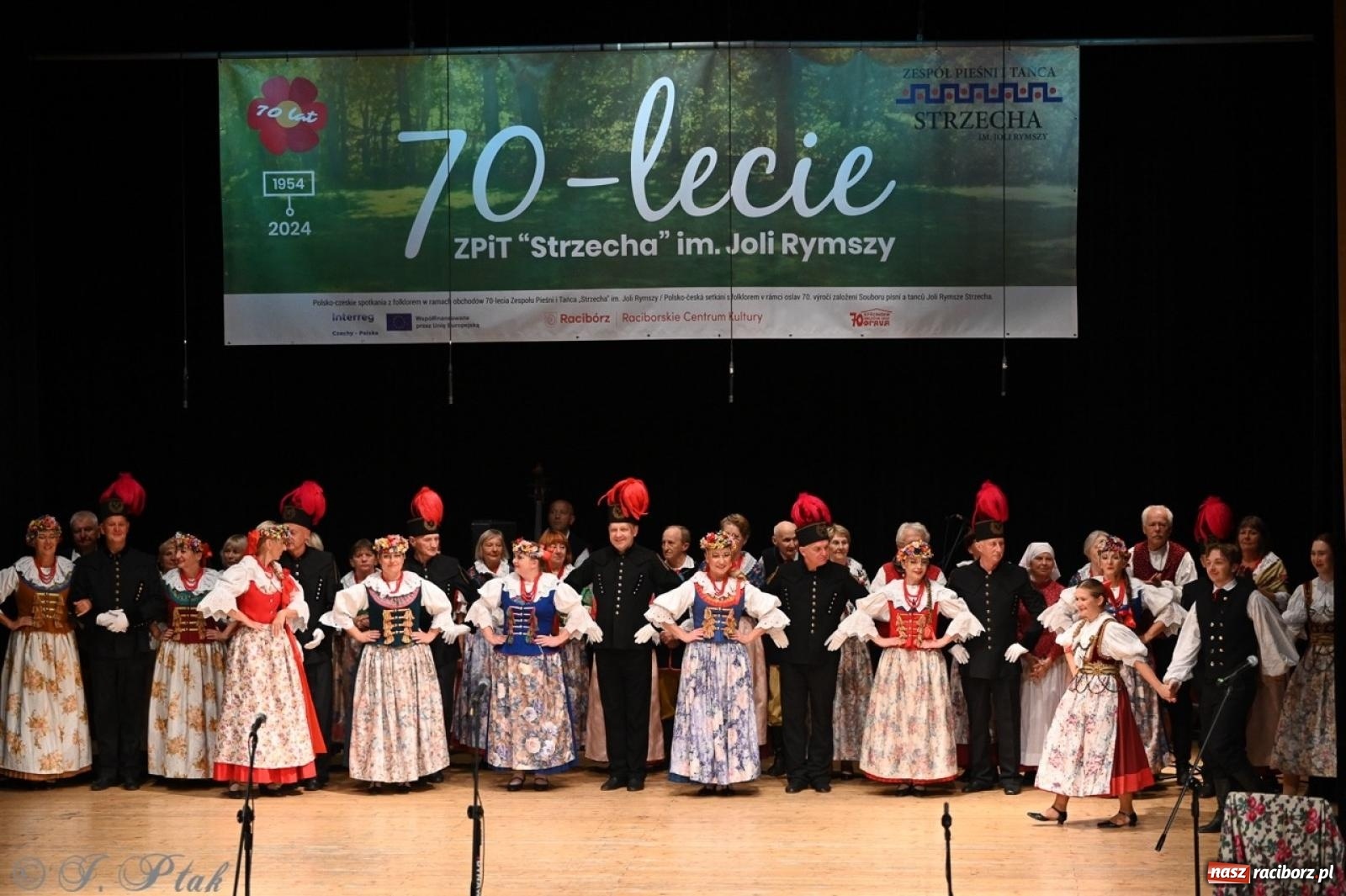 Zdjęcie w galerii na portalu naszraciborz.pl: 70. urodziny Zespołu Pieśni i Tańca Strzecha. Koncert jubileuszowy w RCK [FOTO i WIDEO] wiadomości z regionu