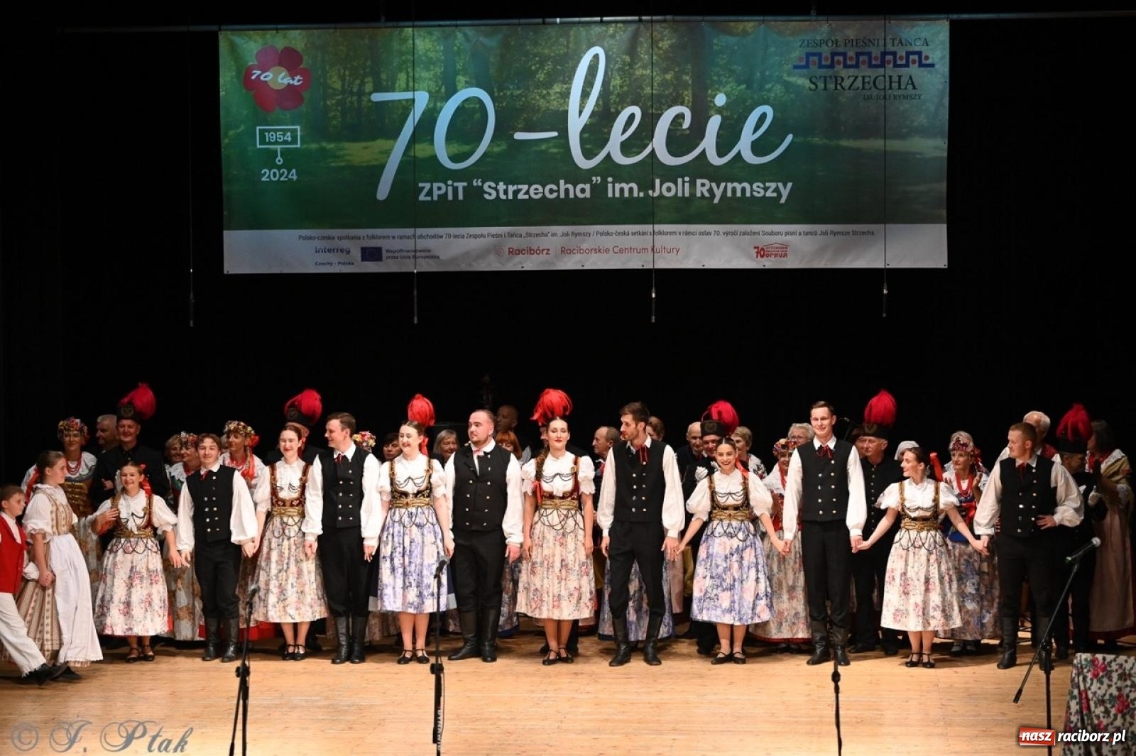 Zdjęcie w galerii na portalu naszraciborz.pl: 70. urodziny Zespołu Pieśni i Tańca Strzecha. Koncert jubileuszowy w RCK [FOTO i WIDEO] wiadomości z regionu
