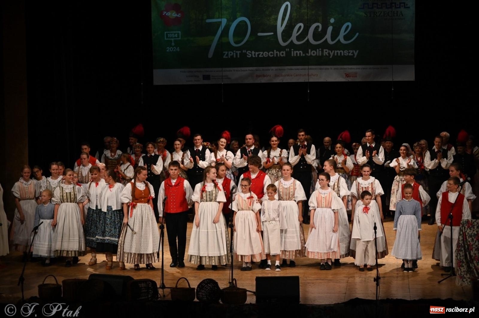 Zdjęcie w galerii na portalu naszraciborz.pl: 70. urodziny Zespołu Pieśni i Tańca Strzecha. Koncert jubileuszowy w RCK [FOTO i WIDEO] wiadomości z regionu