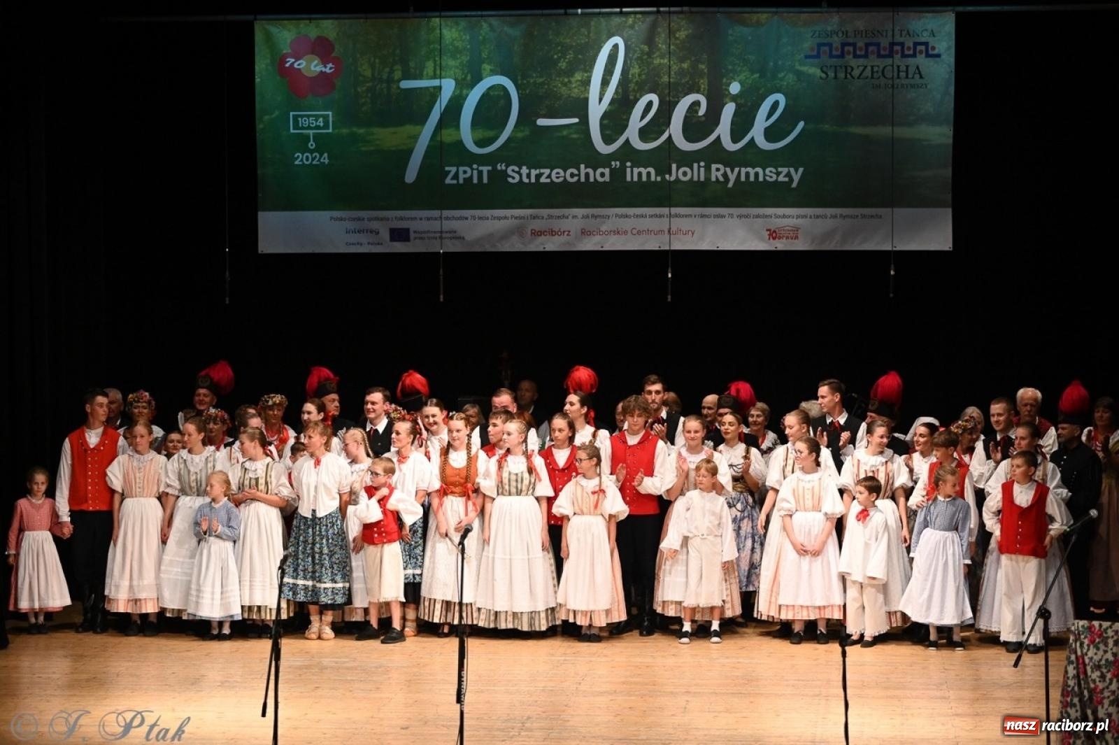 Zdjęcie w galerii na portalu naszraciborz.pl: 70. urodziny Zespołu Pieśni i Tańca Strzecha. Koncert jubileuszowy w RCK [FOTO i WIDEO] wiadomości z regionu