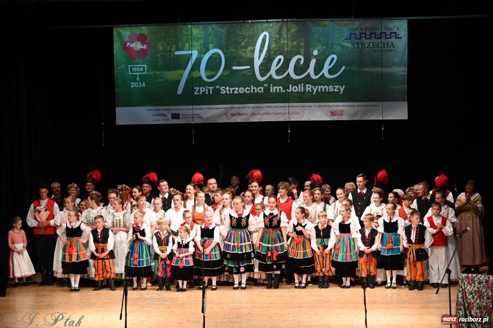 Zdjęcie w galerii na portalu naszraciborz.pl: 70. urodziny Zespołu Pieśni i Tańca Strzecha. Koncert jubileuszowy w RCK [FOTO i WIDEO] wiadomości z regionu