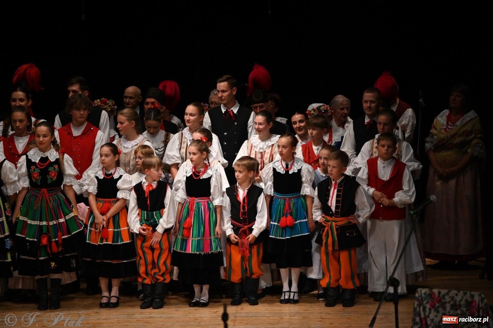 Zdjęcie w galerii na portalu naszraciborz.pl: 70. urodziny Zespołu Pieśni i Tańca Strzecha. Koncert jubileuszowy w RCK [FOTO i WIDEO] wiadomości z regionu