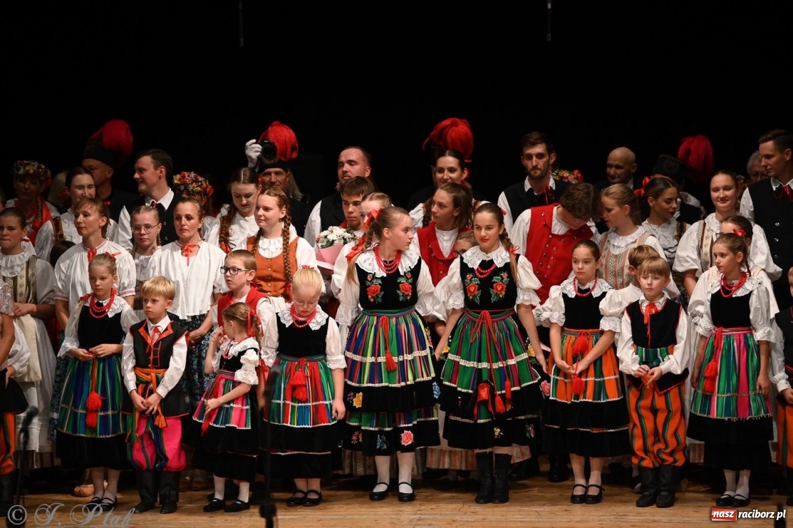 Zdjęcie w galerii na portalu naszraciborz.pl: 70. urodziny Zespołu Pieśni i Tańca Strzecha. Koncert jubileuszowy w RCK [FOTO i WIDEO] wiadomości z regionu