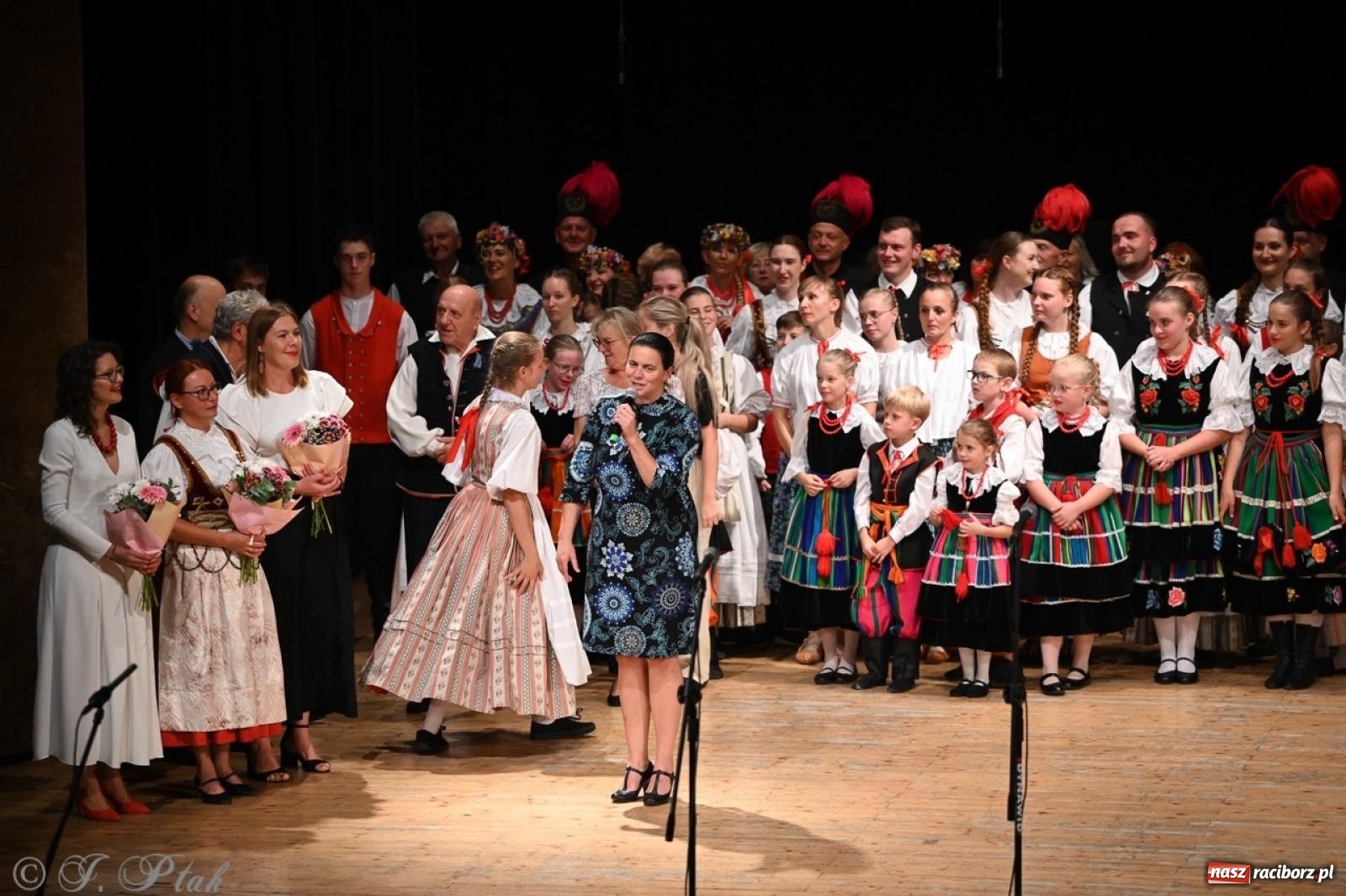 Zdjęcie w galerii na portalu naszraciborz.pl: 70. urodziny Zespołu Pieśni i Tańca Strzecha. Koncert jubileuszowy w RCK [FOTO i WIDEO] wiadomości z regionu