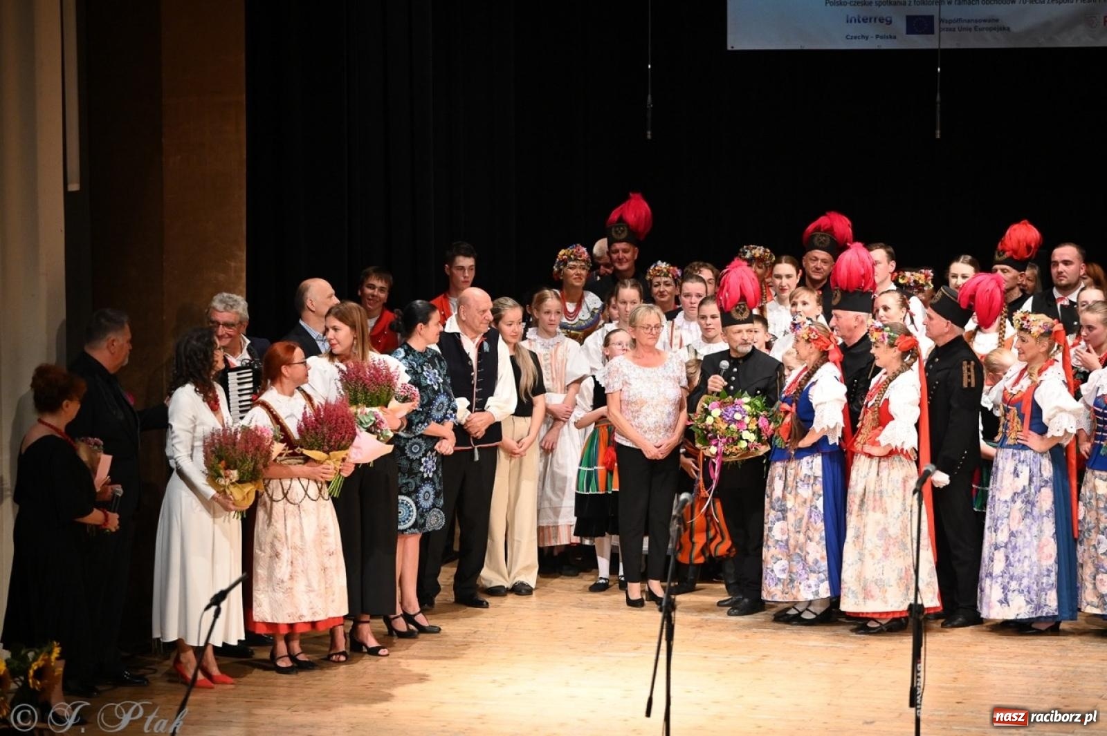 Zdjęcie w galerii na portalu naszraciborz.pl: 70. urodziny Zespołu Pieśni i Tańca Strzecha. Koncert jubileuszowy w RCK [FOTO i WIDEO] wiadomości z regionu