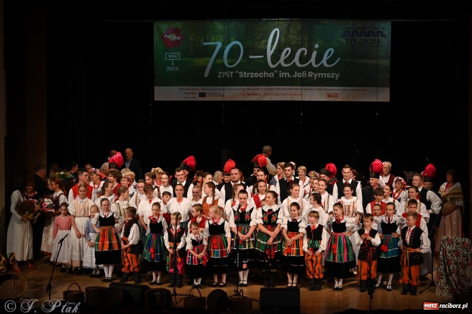 Zdjęcie w galerii na portalu naszraciborz.pl: 70. urodziny Zespołu Pieśni i Tańca Strzecha. Koncert jubileuszowy w RCK [FOTO i WIDEO] wiadomości z regionu