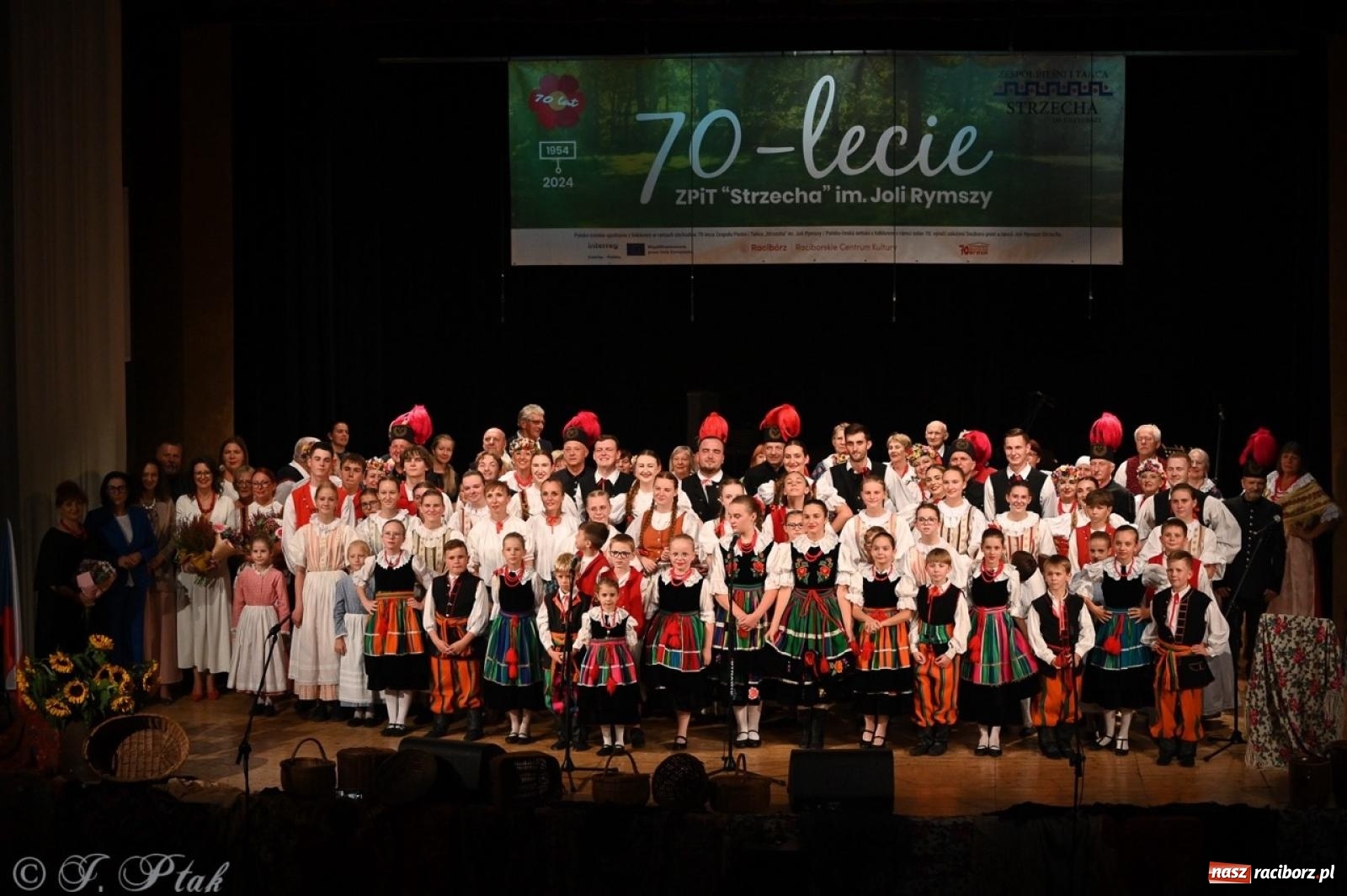 Zdjęcie w galerii na portalu naszraciborz.pl: 70. urodziny Zespołu Pieśni i Tańca Strzecha. Koncert jubileuszowy w RCK [FOTO i WIDEO] wiadomości z regionu