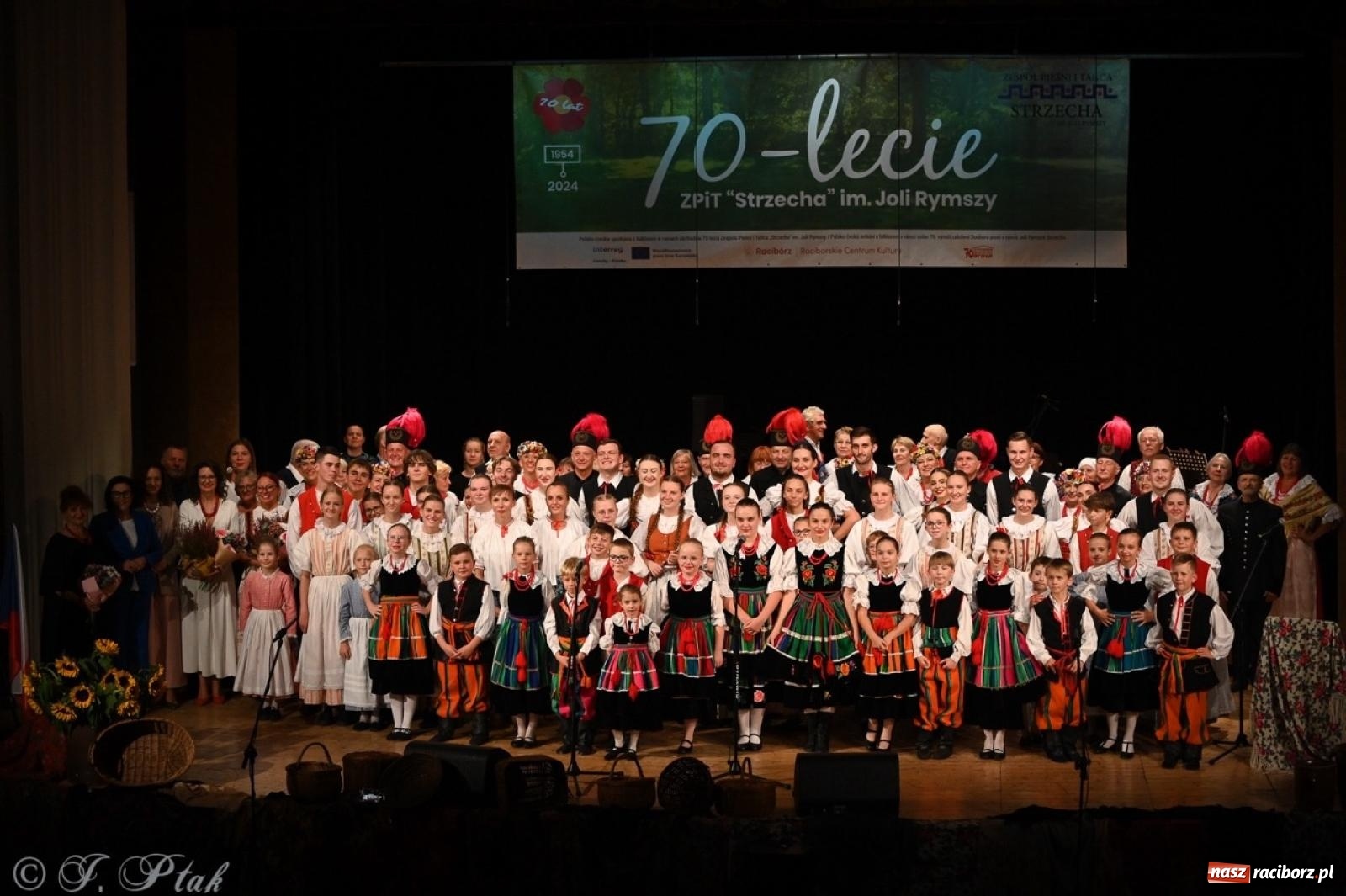 Zdjęcie w galerii na portalu naszraciborz.pl: 70. urodziny Zespołu Pieśni i Tańca Strzecha. Koncert jubileuszowy w RCK [FOTO i WIDEO] wiadomości z regionu