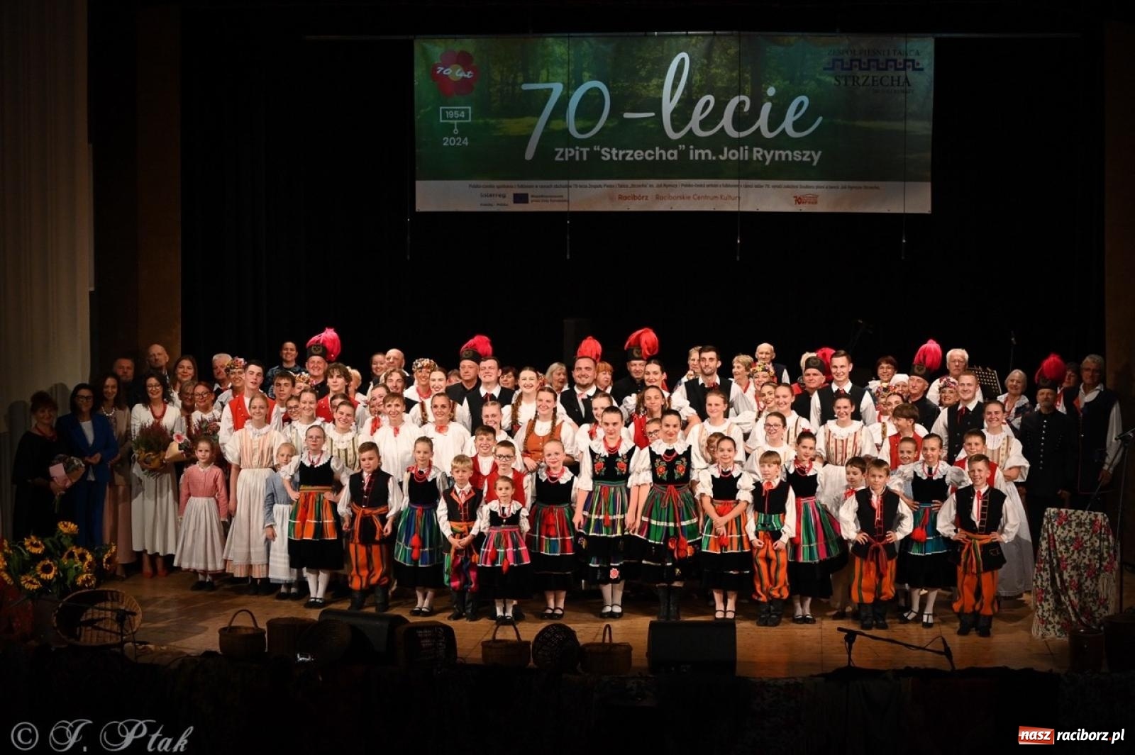 Zdjęcie w galerii na portalu naszraciborz.pl: 70. urodziny Zespołu Pieśni i Tańca Strzecha. Koncert jubileuszowy w RCK [FOTO i WIDEO] wiadomości z regionu