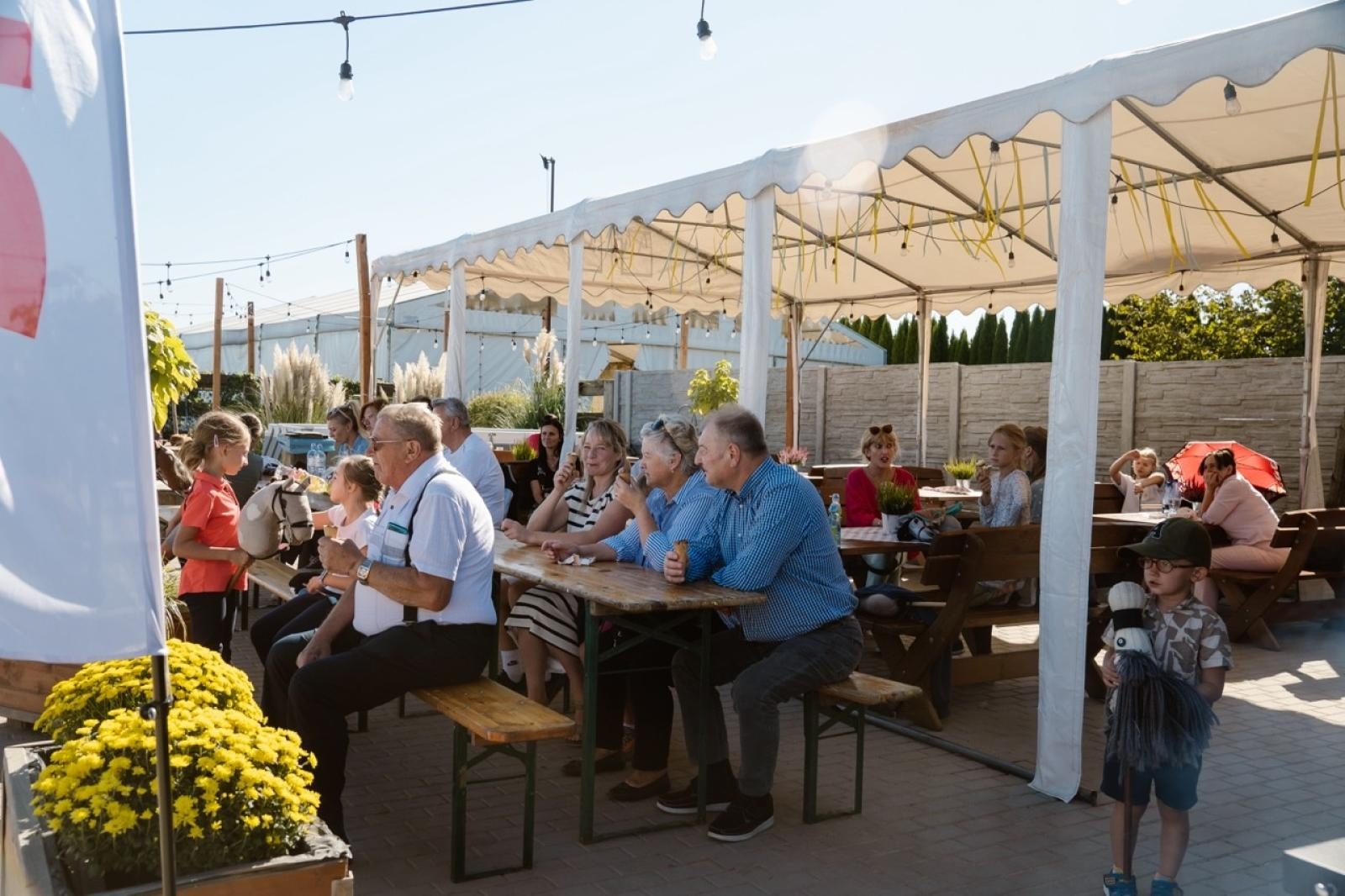 Zdjęcie w galerii na portalu naszraciborz.pl: Zręczność w siodle, hobby horse i skoki. Weekend w siodle w Żerdzinach wiadomości z regionu