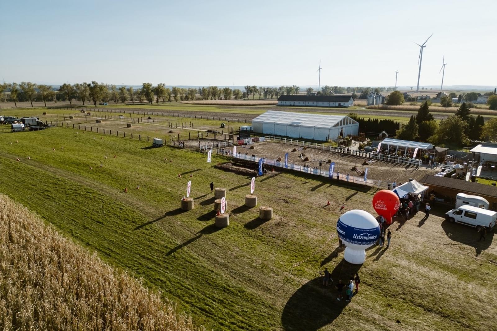 Zdjęcie w galerii na portalu naszraciborz.pl: Zręczność w siodle, hobby horse i skoki. Weekend w siodle w Żerdzinach wiadomości z regionu