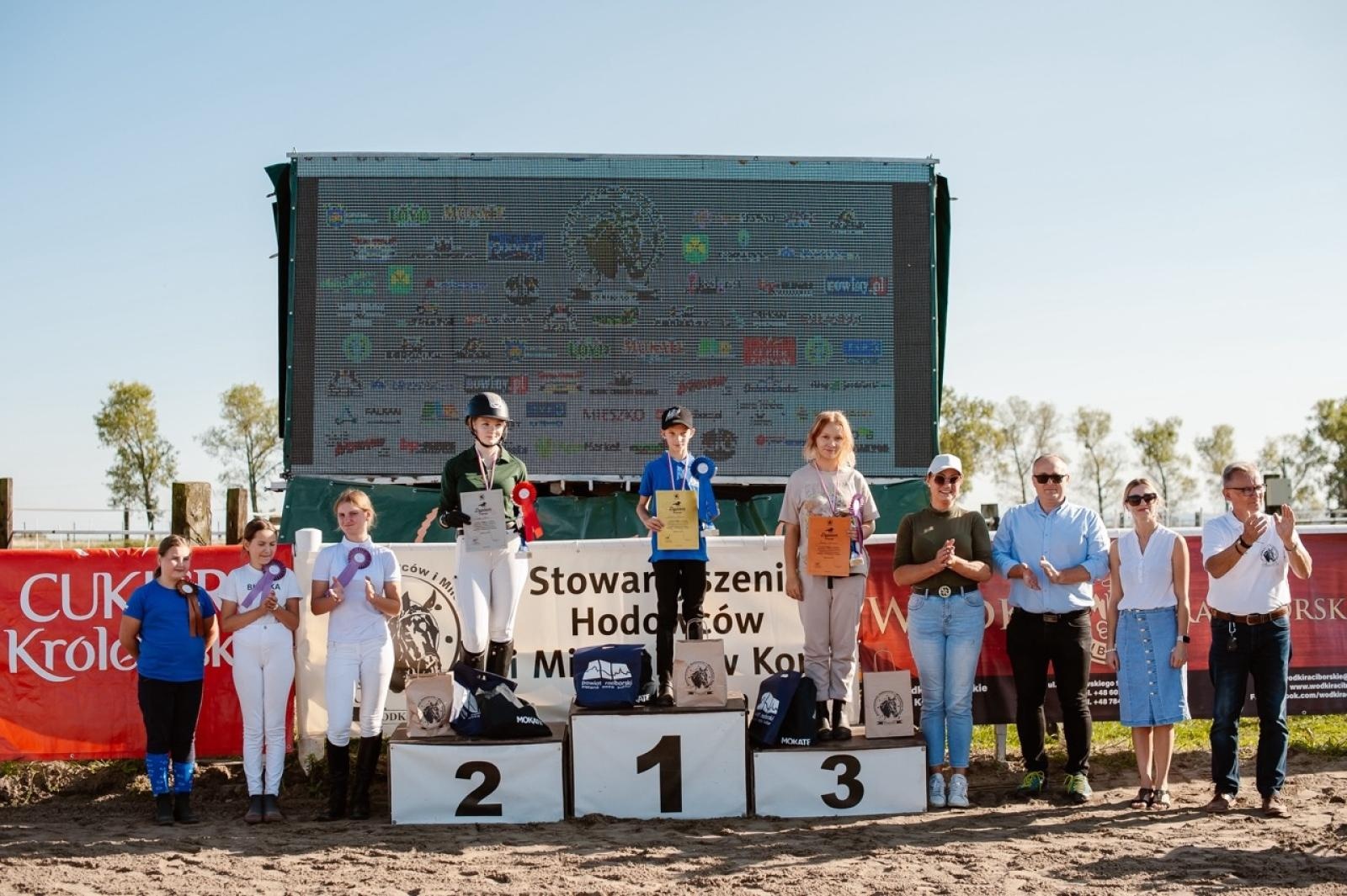 Zdjęcie w galerii na portalu naszraciborz.pl: Zręczność w siodle, hobby horse i skoki. Weekend w siodle w Żerdzinach wiadomości z regionu