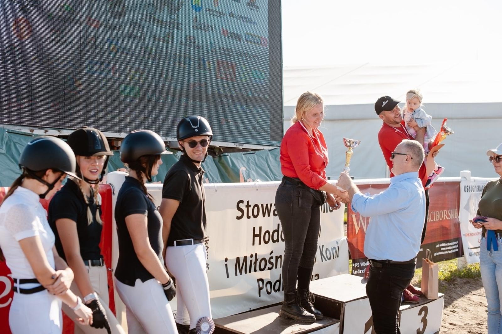 Zdjęcie w galerii na portalu naszraciborz.pl: Zręczność w siodle, hobby horse i skoki. Weekend w siodle w Żerdzinach wiadomości z regionu
