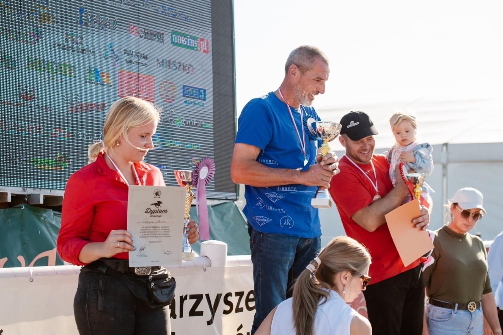 Zdjęcie w galerii na portalu naszraciborz.pl: Zręczność w siodle, hobby horse i skoki. Weekend w siodle w Żerdzinach wiadomości z regionu