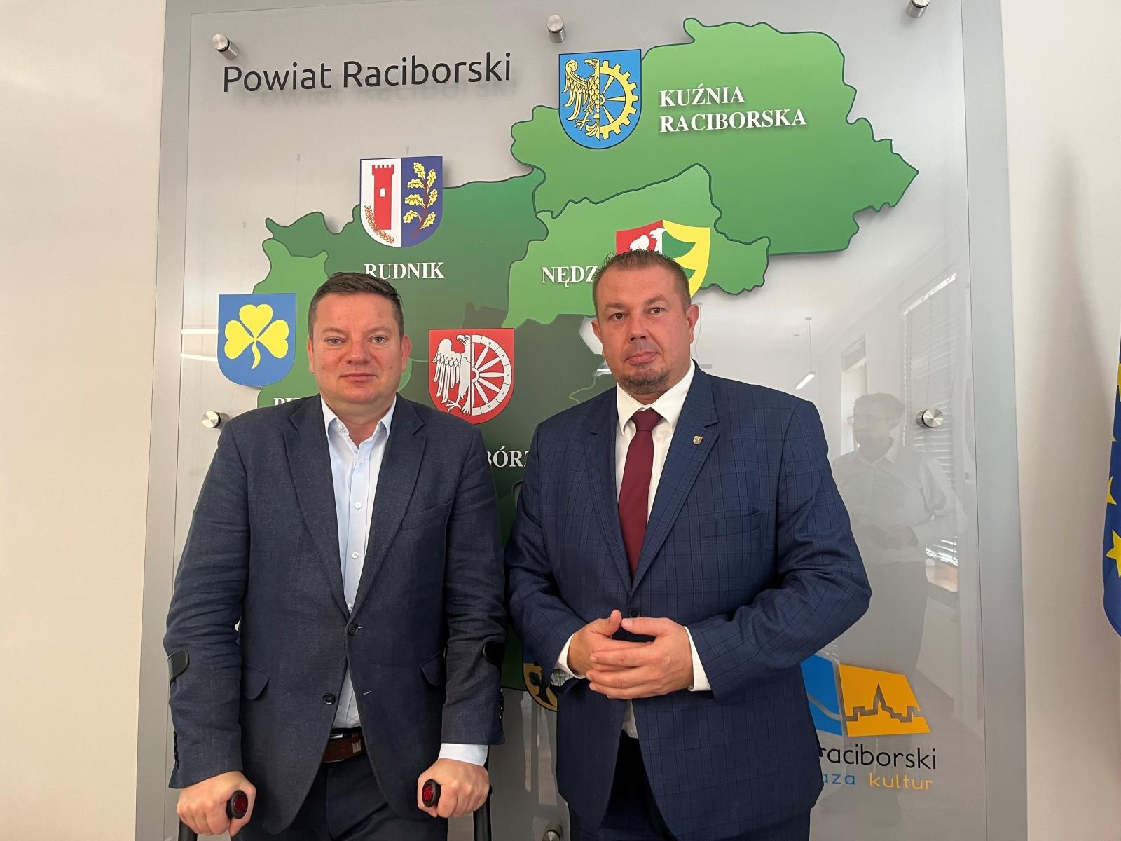 Zdjęcie w galerii na portalu naszraciborz.pl: Wiceminister Infrastruktury odwiedził Racibórz – rozmowy o drogach, transporcie i pomocy powodzianom wiadomości z regionu