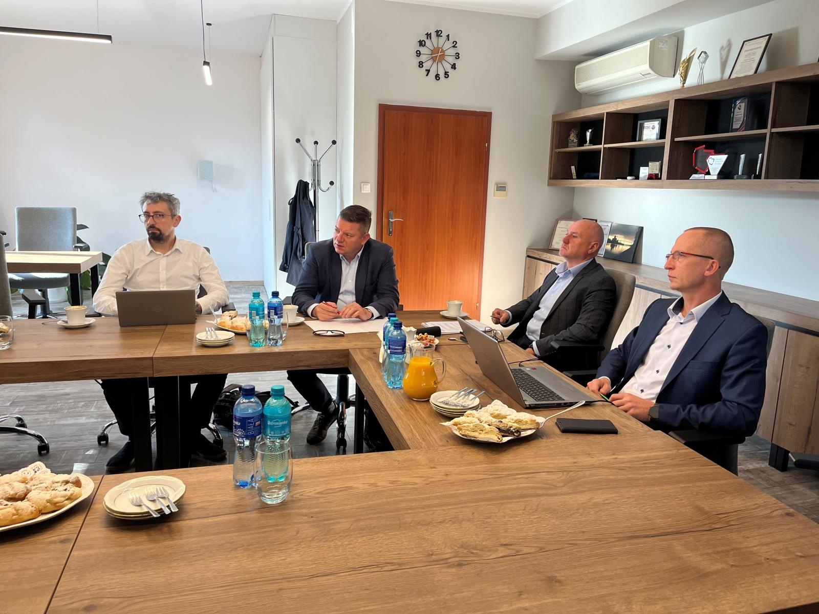 Zdjęcie w galerii na portalu naszraciborz.pl: Wiceminister Infrastruktury odwiedził Racibórz – rozmowy o drogach, transporcie i pomocy powodzianom wiadomości z regionu