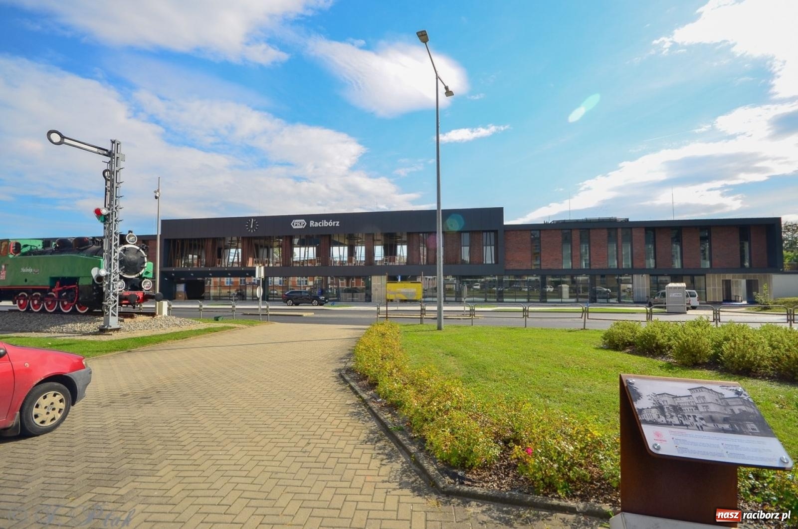 Zdjęcie w galerii na portalu naszraciborz.pl: 21 października otwarcie nowego dworca PKP.  TVP o pomyśle utworzenia tu kaplicy wiadomości z regionu