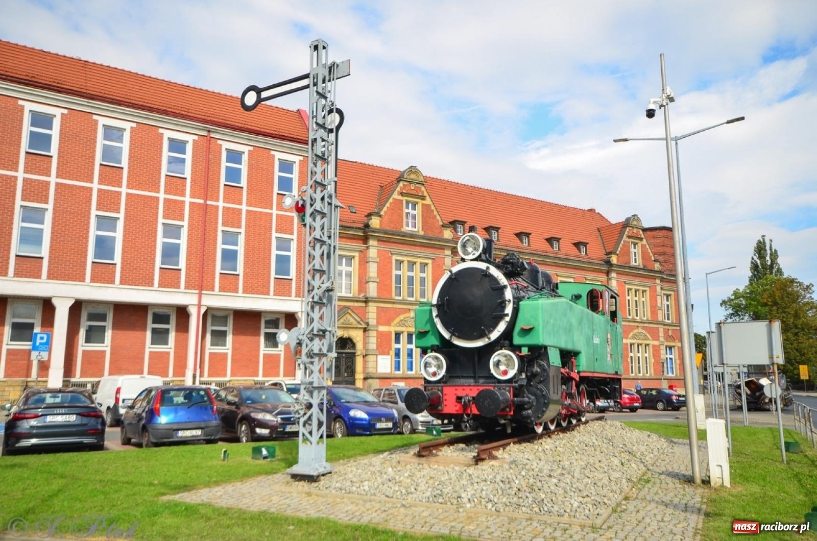 Zdjęcie w galerii na portalu naszraciborz.pl: 21 października otwarcie nowego dworca PKP.  TVP o pomyśle utworzenia tu kaplicy wiadomości z regionu