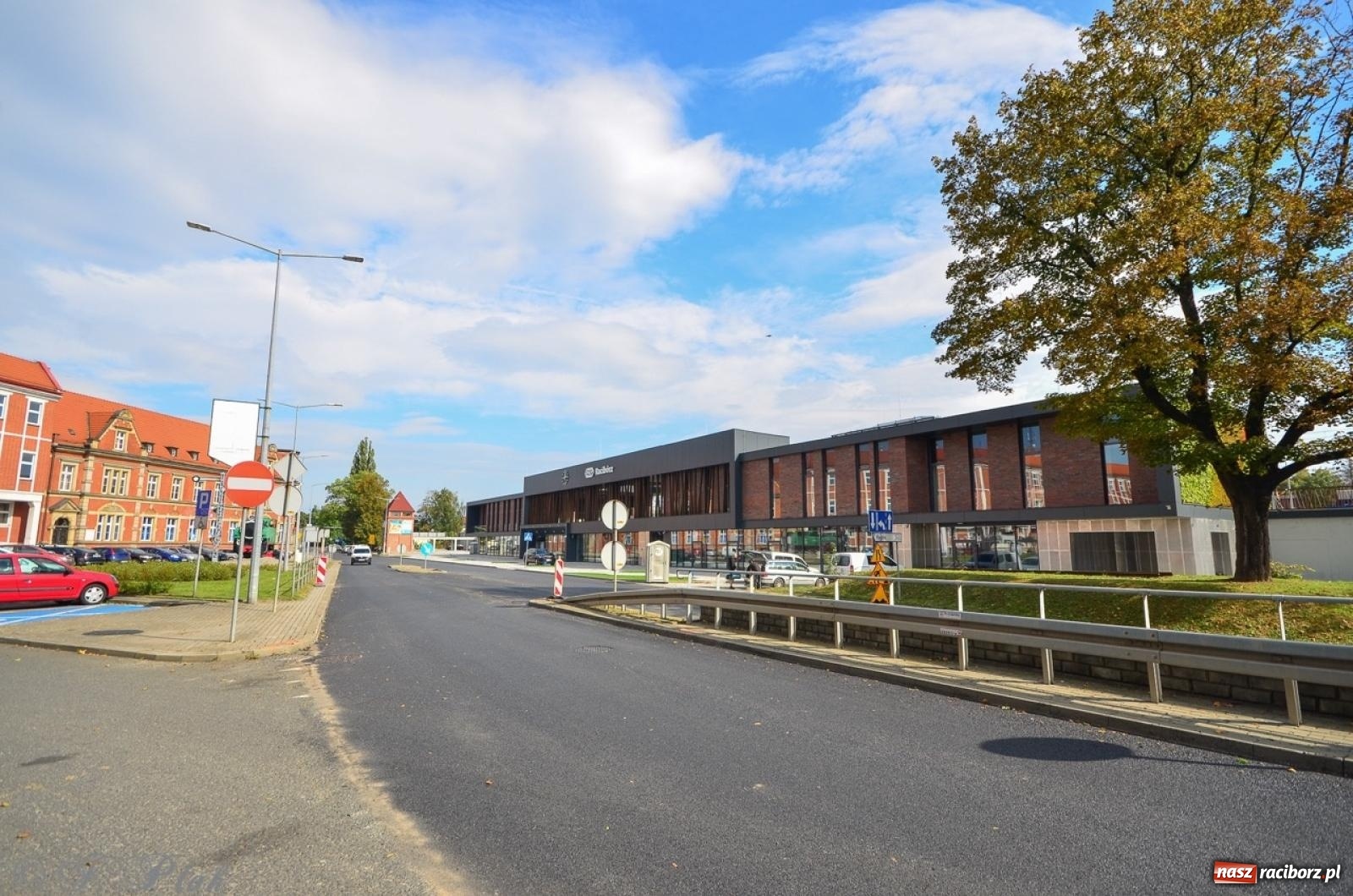 Zdjęcie w galerii na portalu naszraciborz.pl: 21 października otwarcie nowego dworca PKP.  TVP o pomyśle utworzenia tu kaplicy wiadomości z regionu