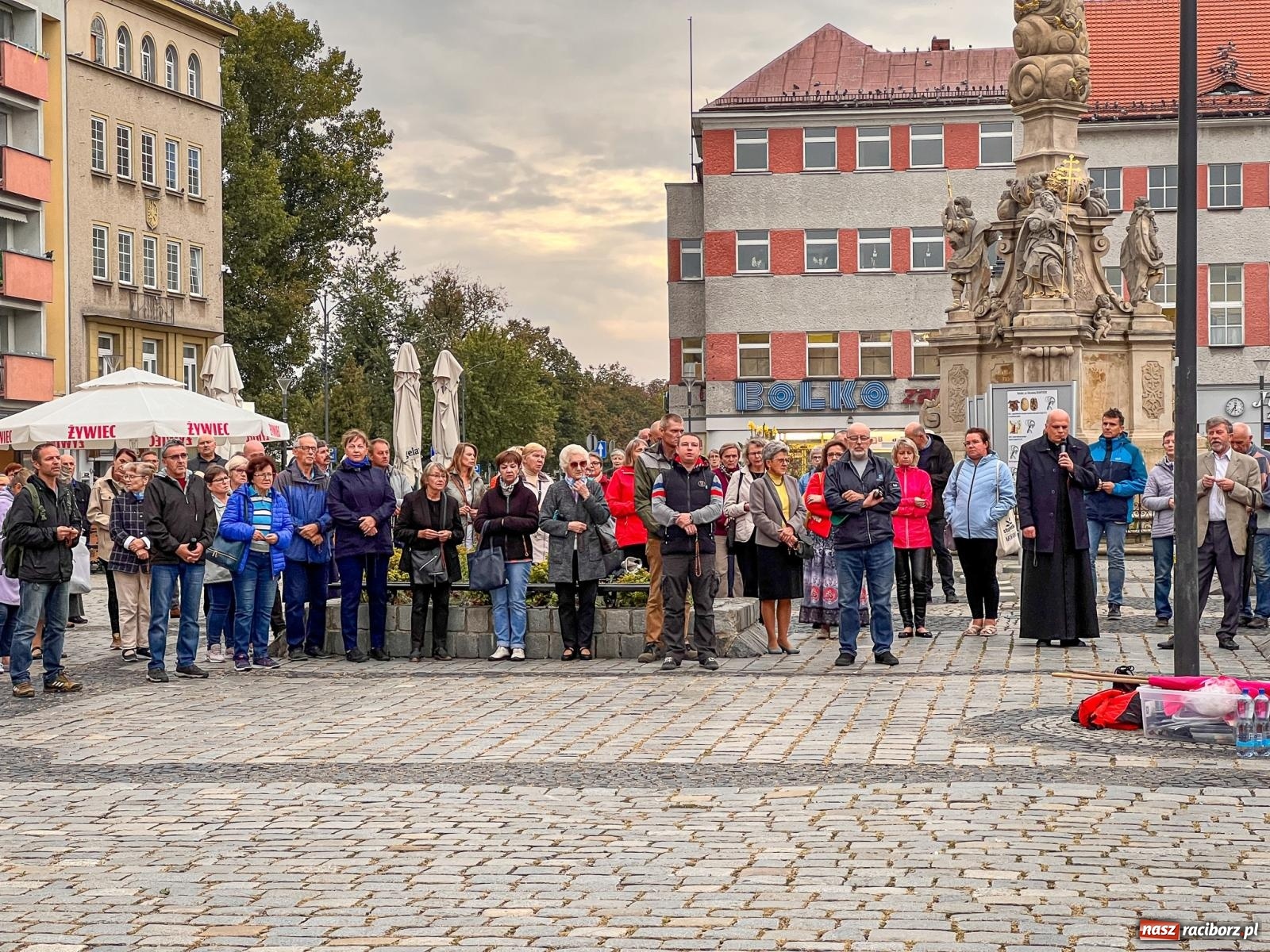 Zdjęcie w galerii na portalu naszraciborz.pl: Publiczna modlitwa różańcowa na rynku w obronie życia poczętego [FOTO i WIDEO] wiadomości z regionu