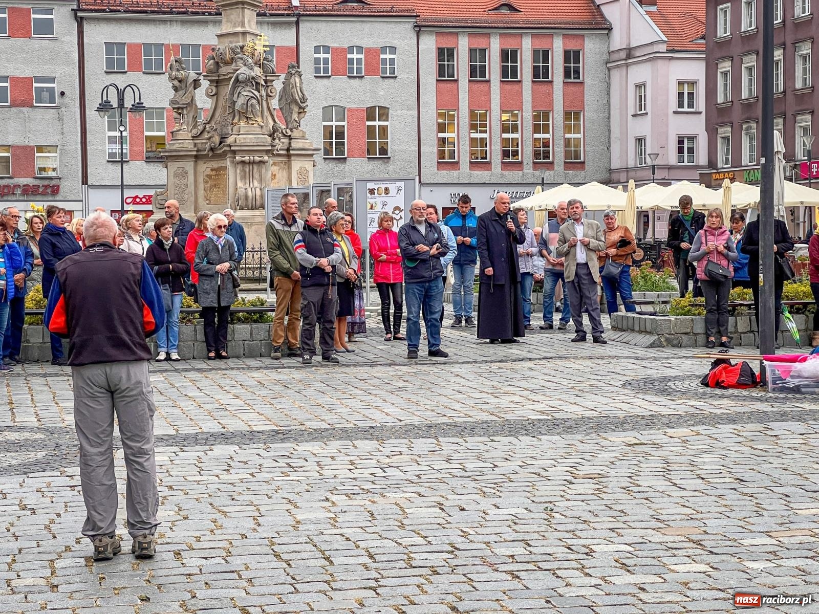 Zdjęcie w galerii na portalu naszraciborz.pl: Publiczna modlitwa różańcowa na rynku w obronie życia poczętego [FOTO i WIDEO] wiadomości z regionu