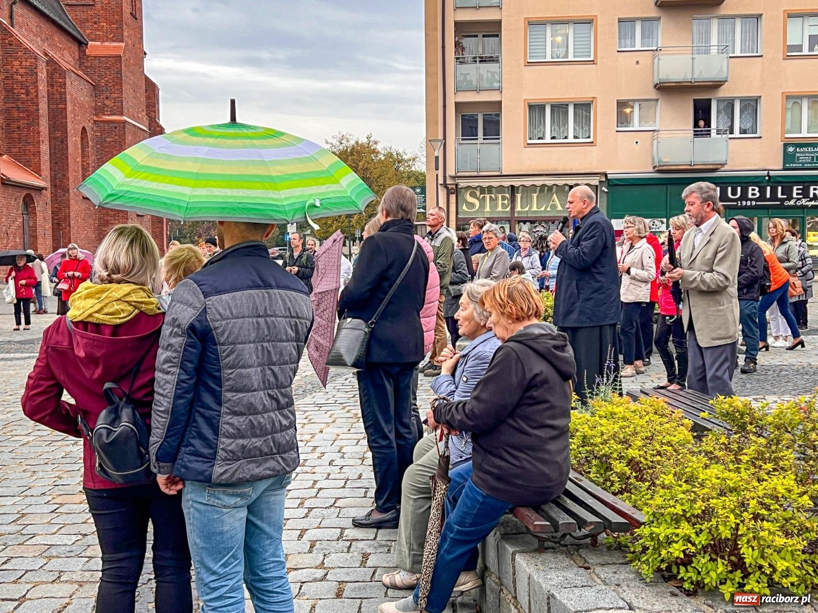Zdjęcie w galerii na portalu naszraciborz.pl: Publiczna modlitwa różańcowa na rynku w obronie życia poczętego [FOTO i WIDEO] wiadomości z regionu