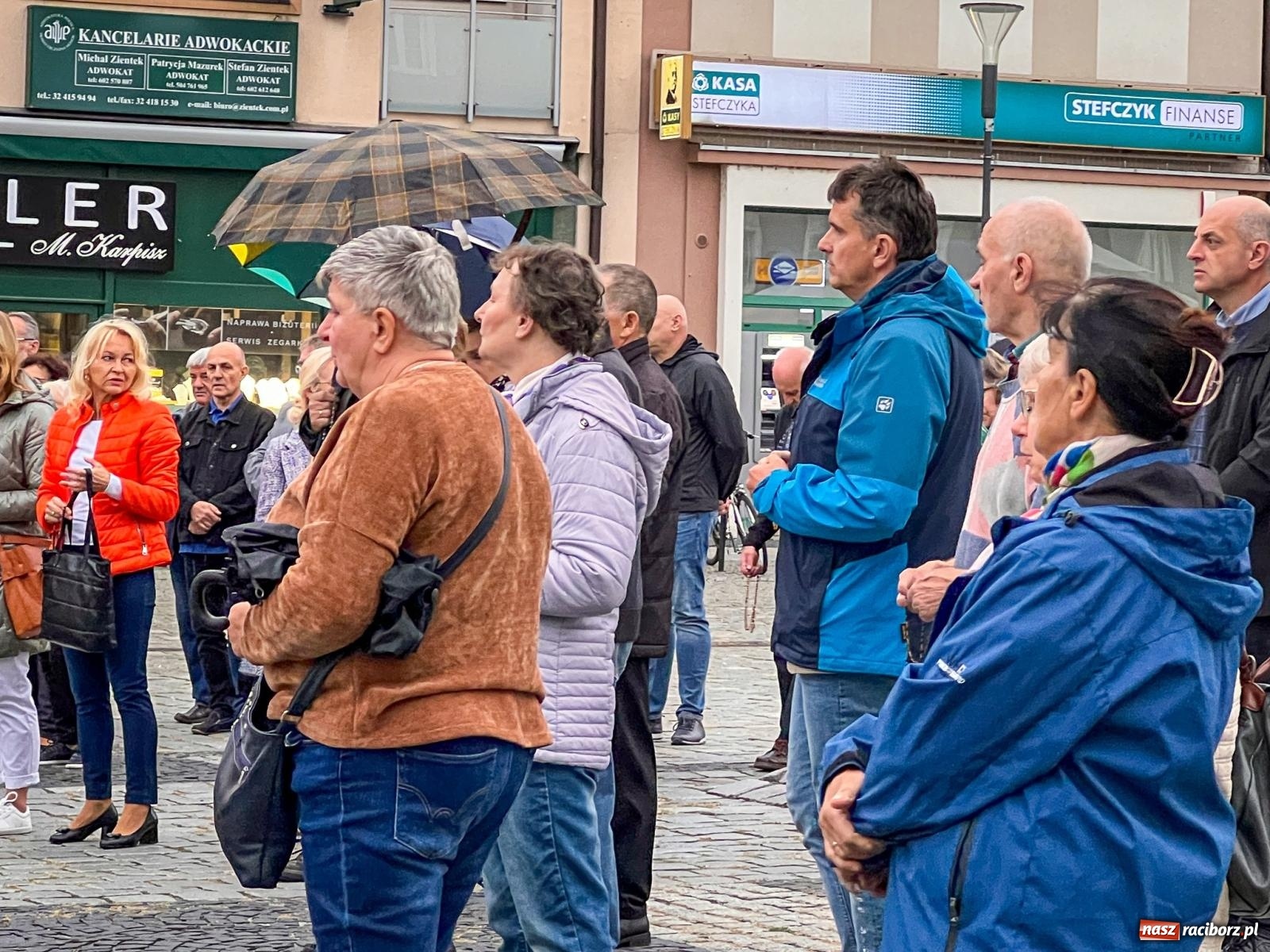 Zdjęcie w galerii na portalu naszraciborz.pl: Publiczna modlitwa różańcowa na rynku w obronie życia poczętego [FOTO i WIDEO] wiadomości z regionu