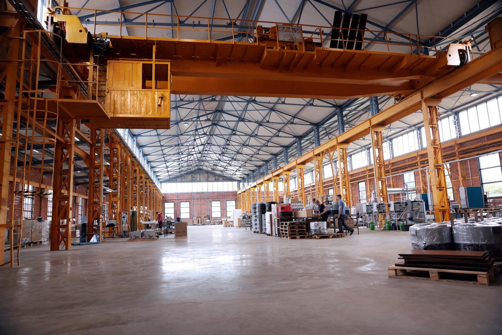 Zdjęcie w galerii na portalu naszraciborz.pl: Sunex produkuje pompy ciepła w zrewitalizowanej ponad 100-letniej hali w Raciborzu wiadomości z regionu