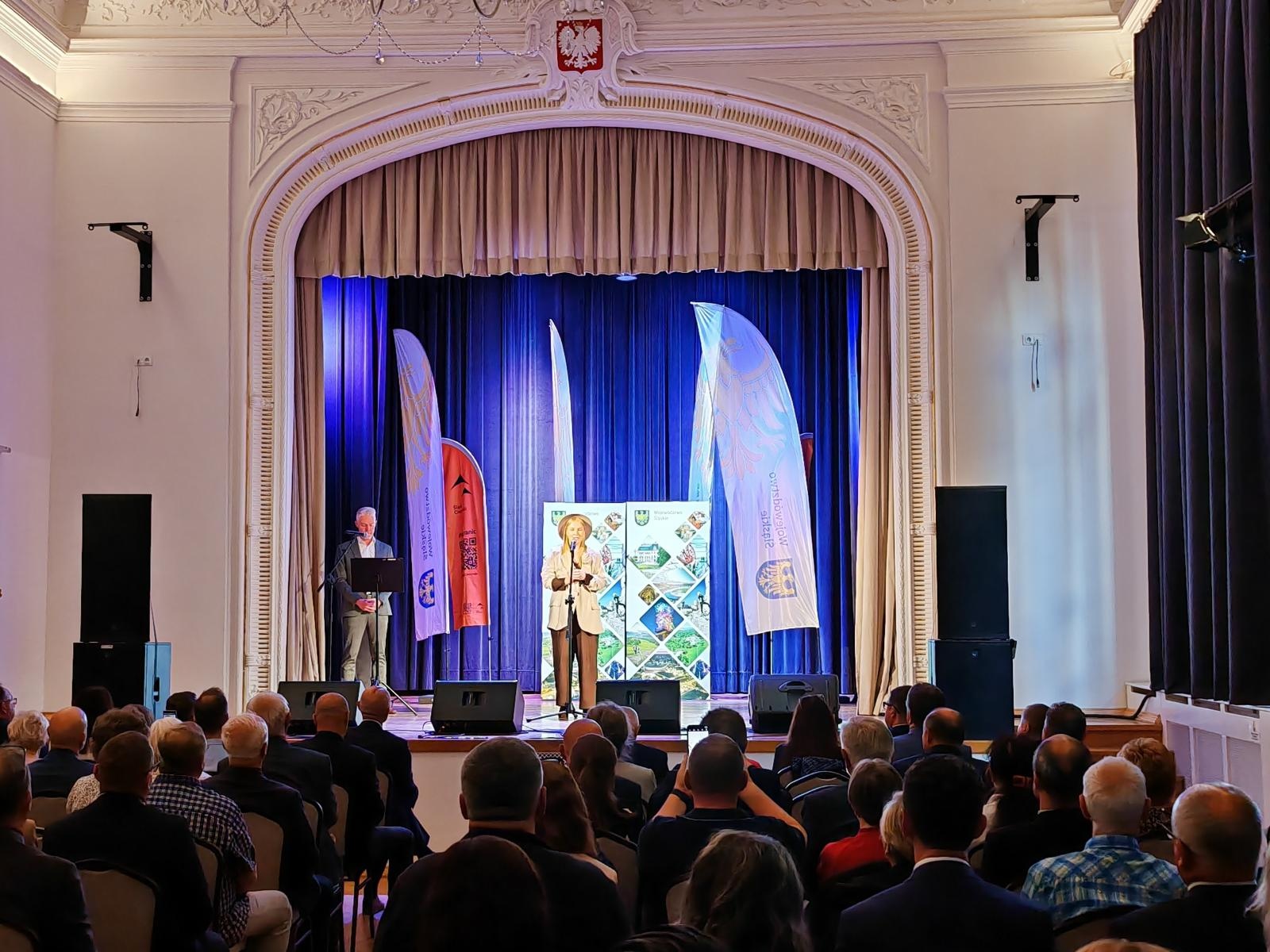 Zdjęcie w galerii na portalu naszraciborz.pl: Raciborska Fundacja Pozytywnie Nakręceni wyróżniona za rozwój turystyki wiadomości z regionu